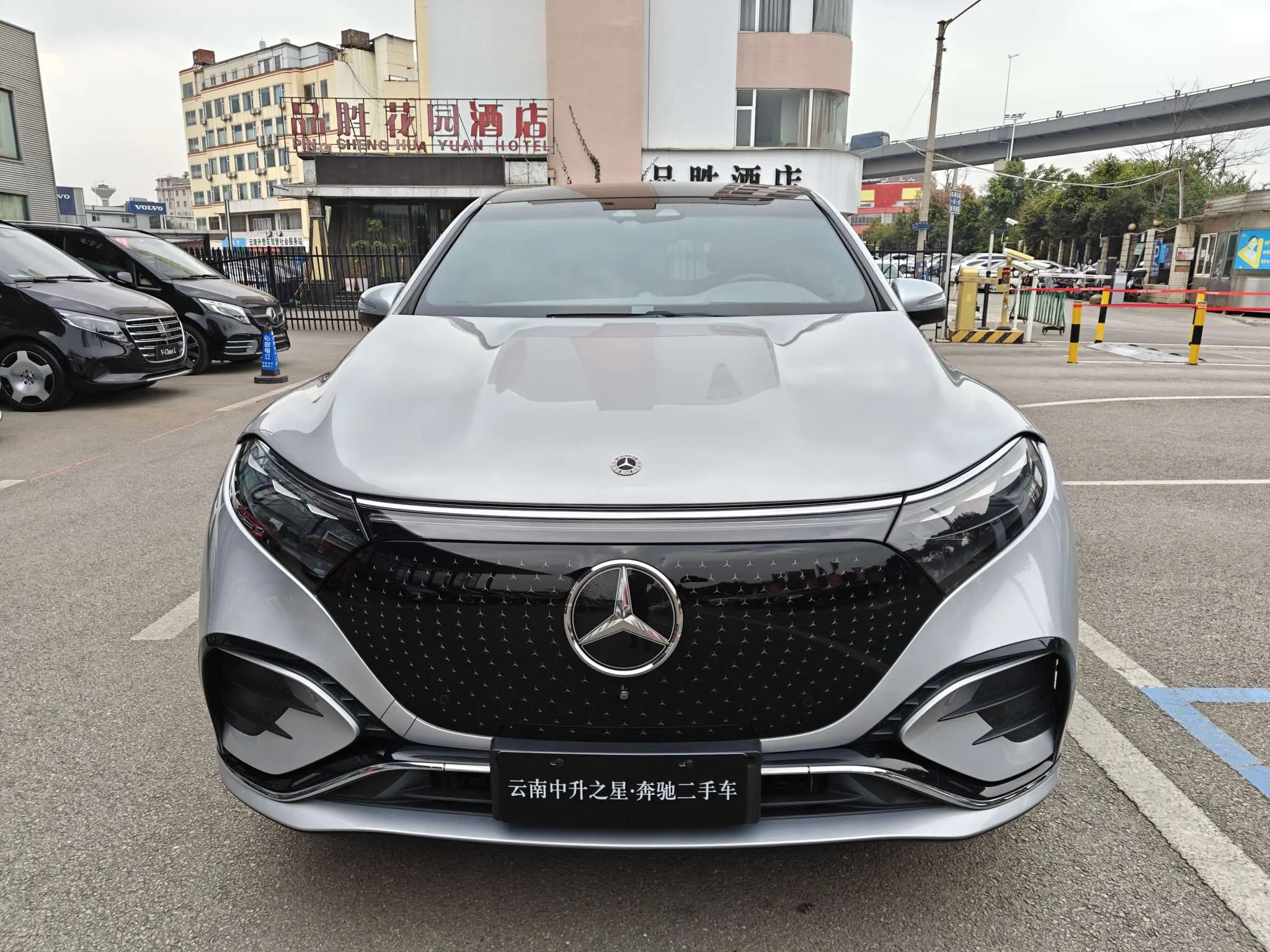 Mercedes-Benz EQS SUV  из Китая