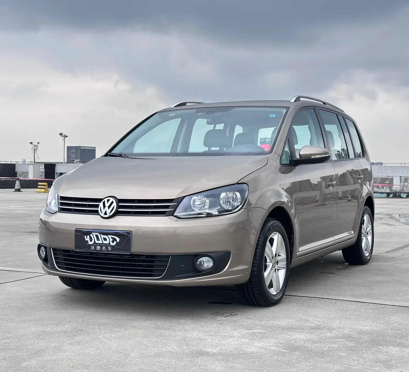 Volkswagen Touran  из Китая
