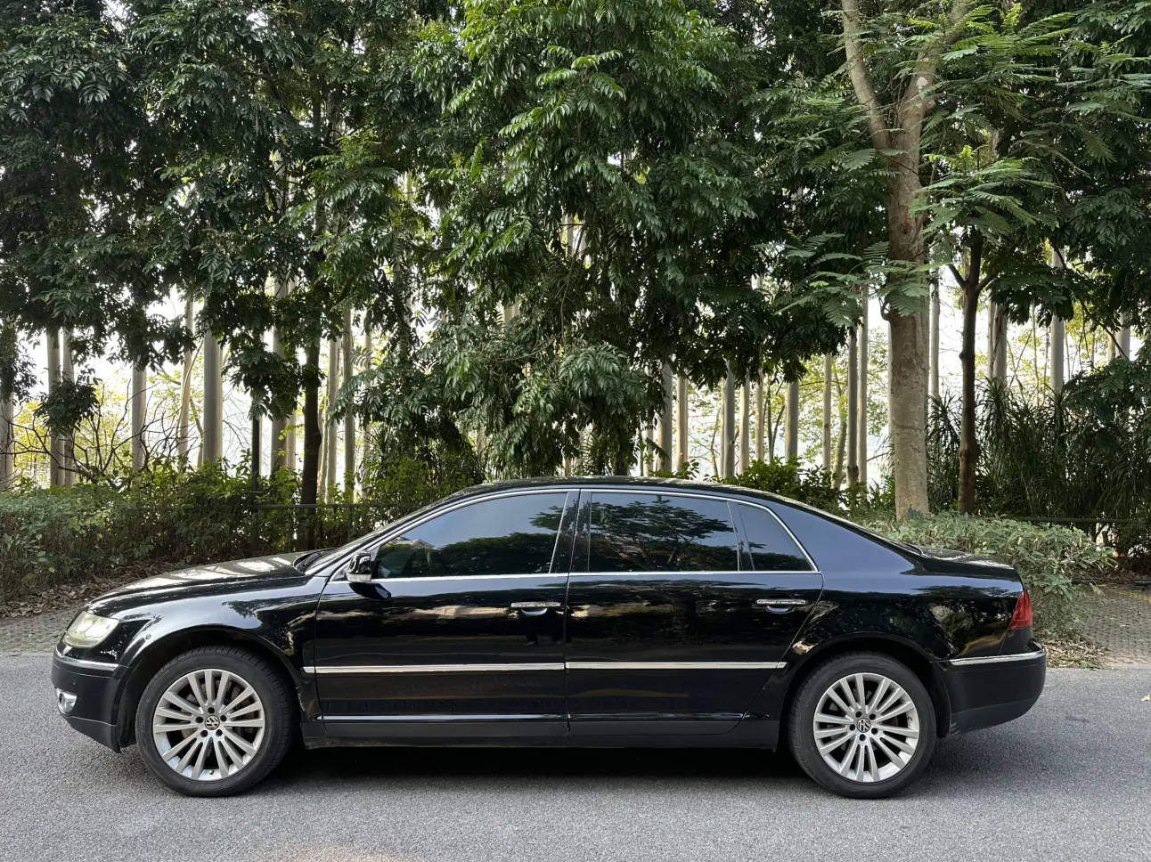 Volkswagen Phaeton  из Китая