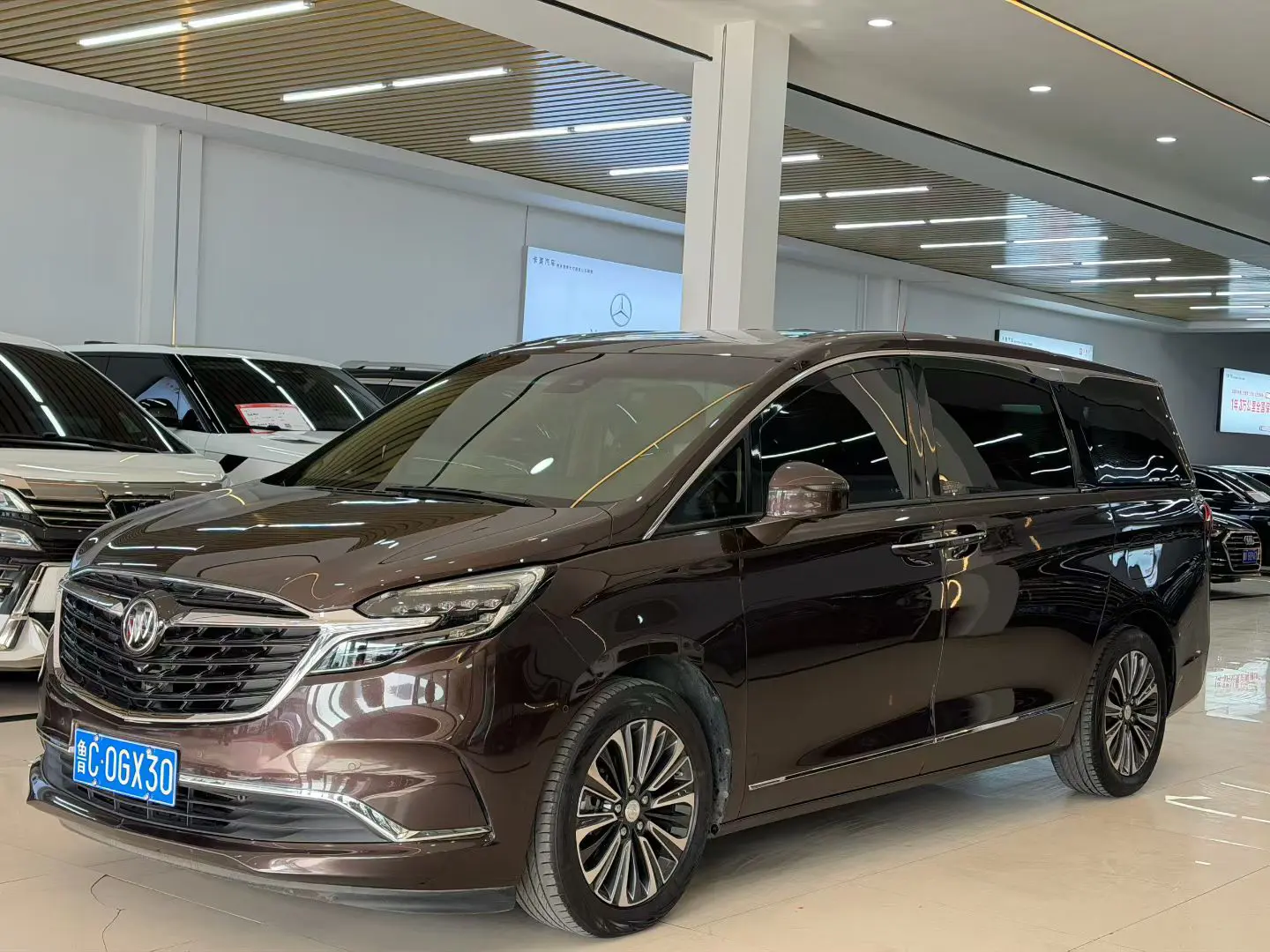 Buick GL8  из Китая