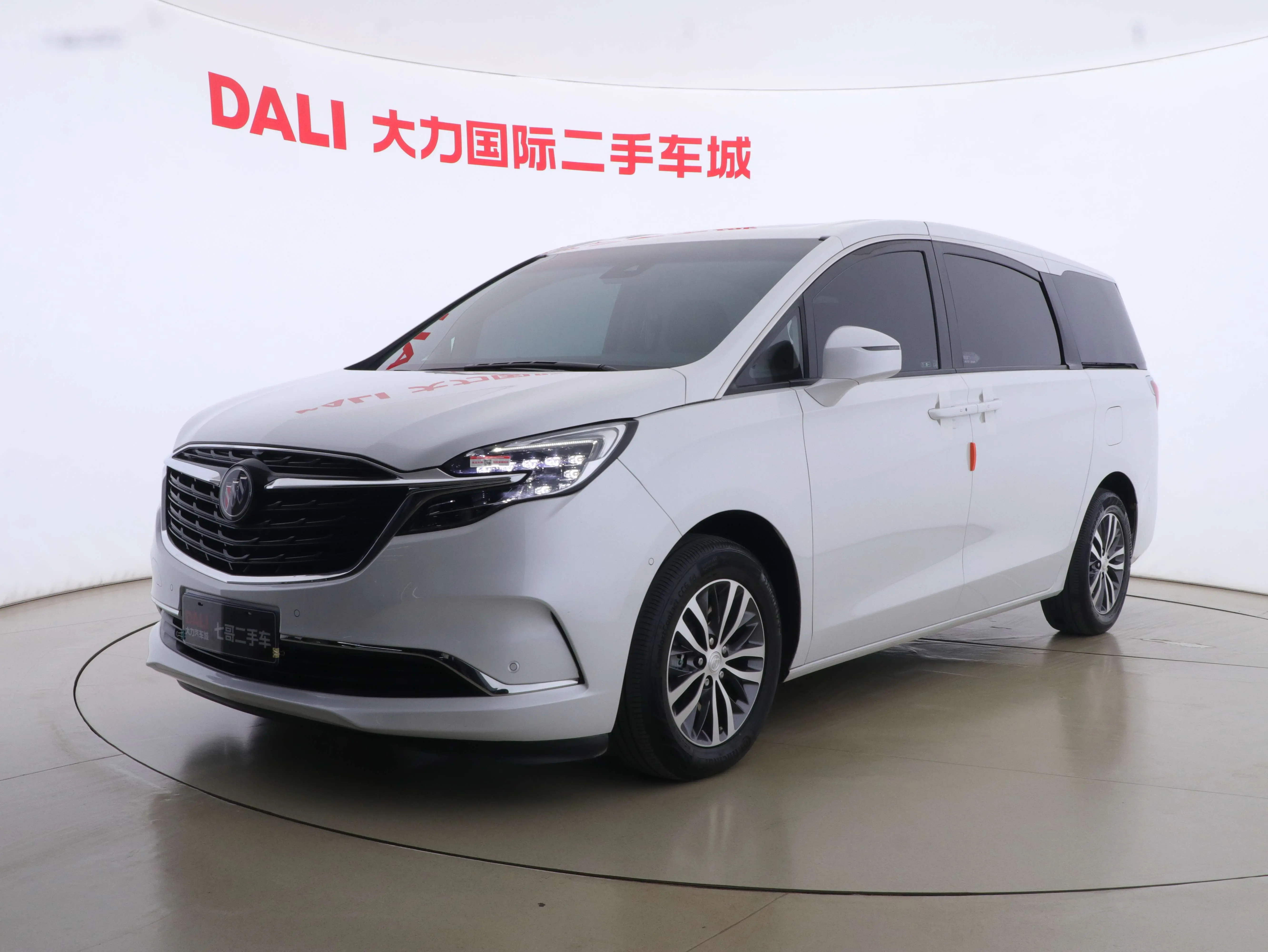 Buick GL8  из Китая