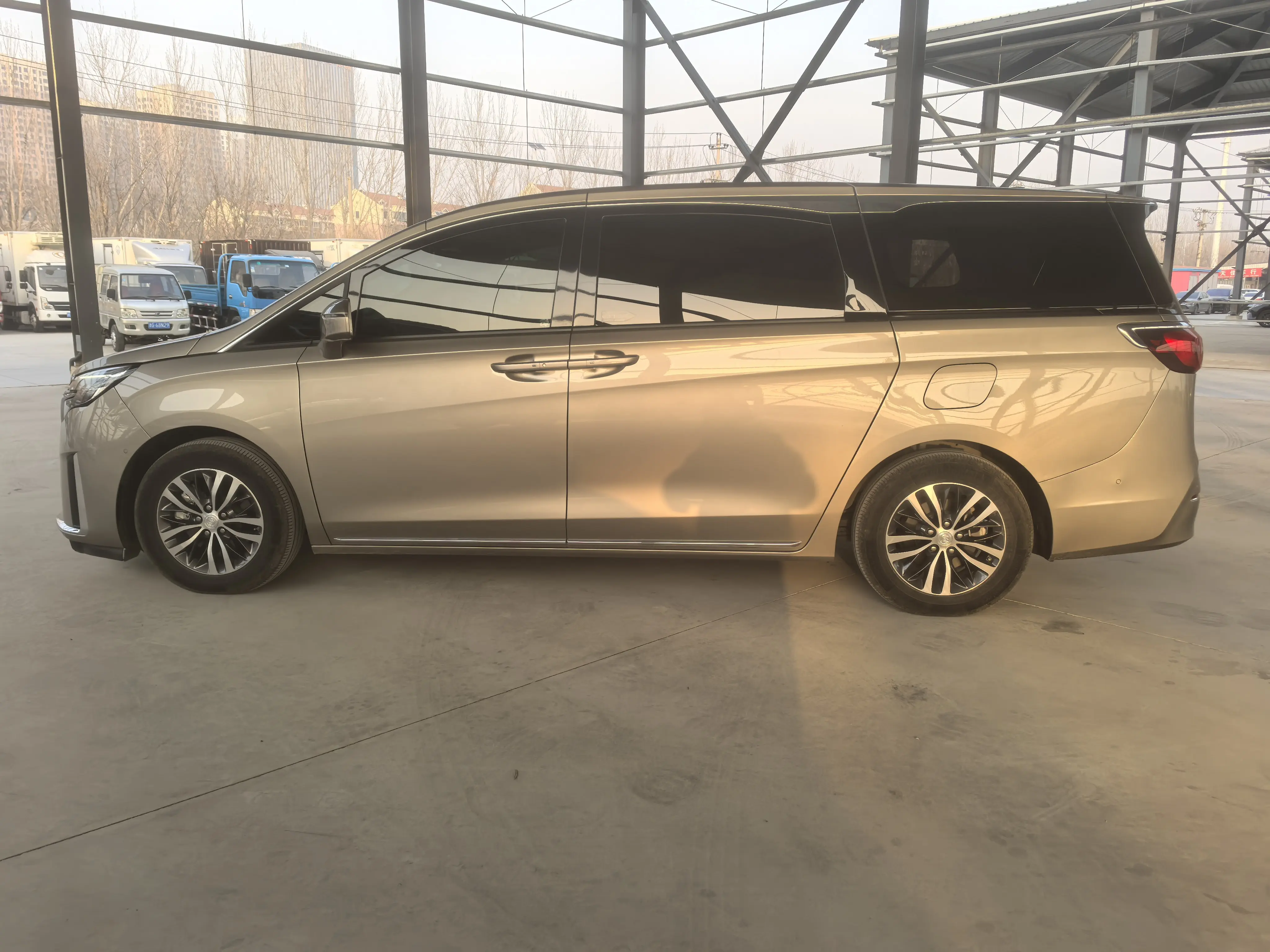 Buick GL8  из Китая