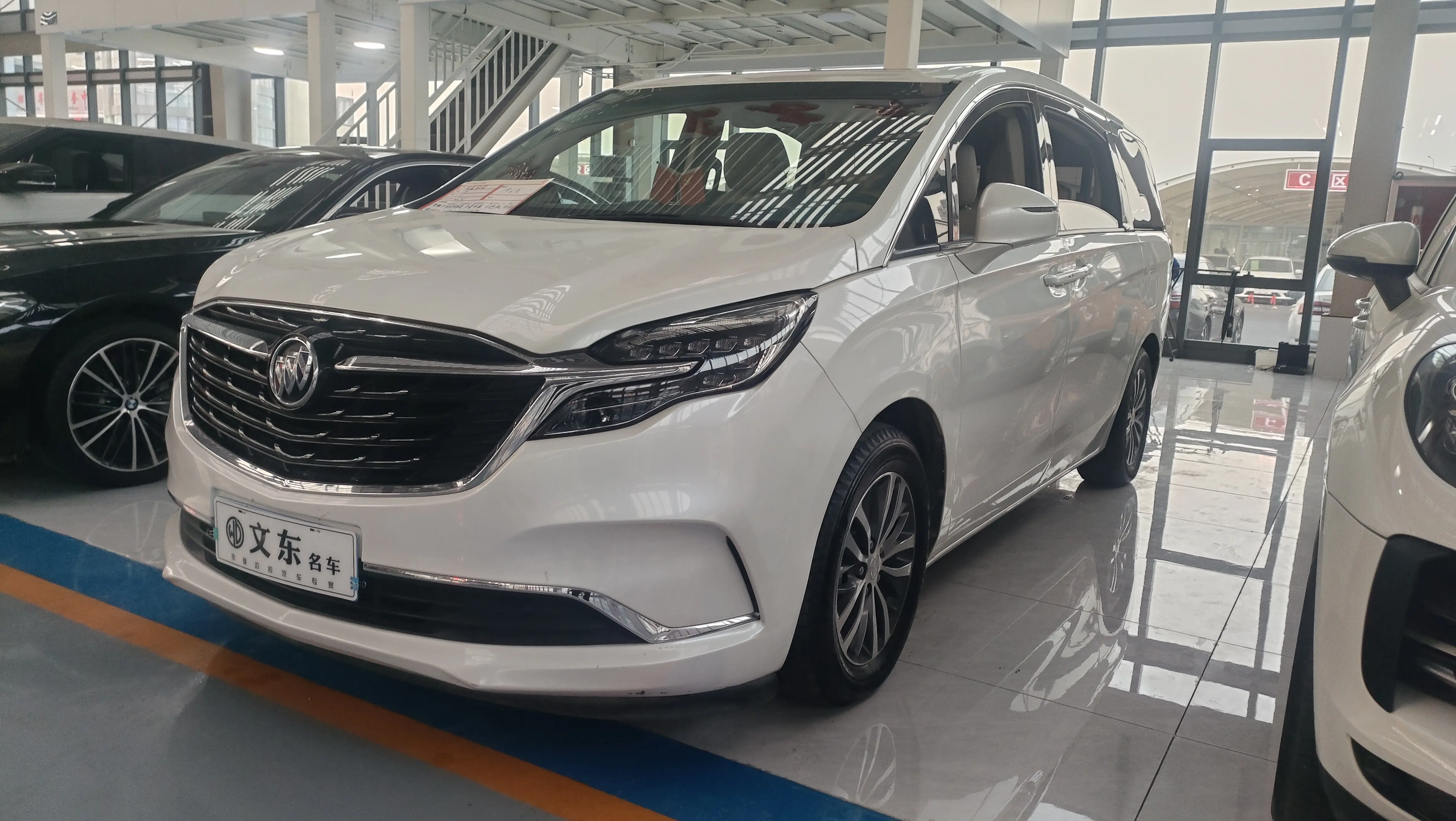 Buick GL8  из Китая