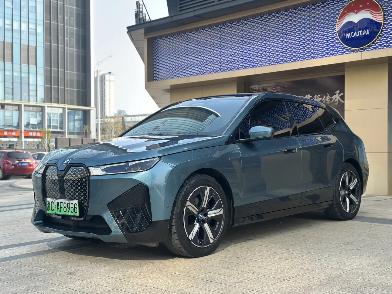 BMW iX  из Китая