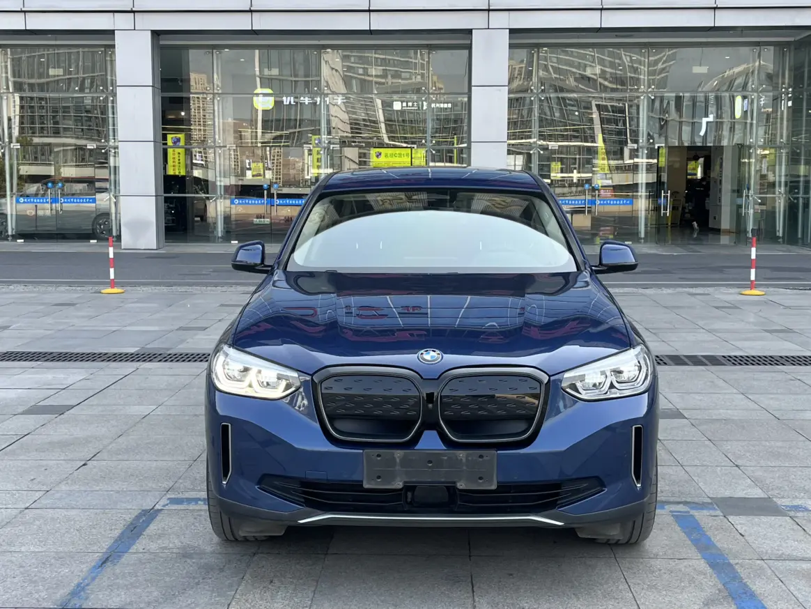 BMW iX3  из Китая