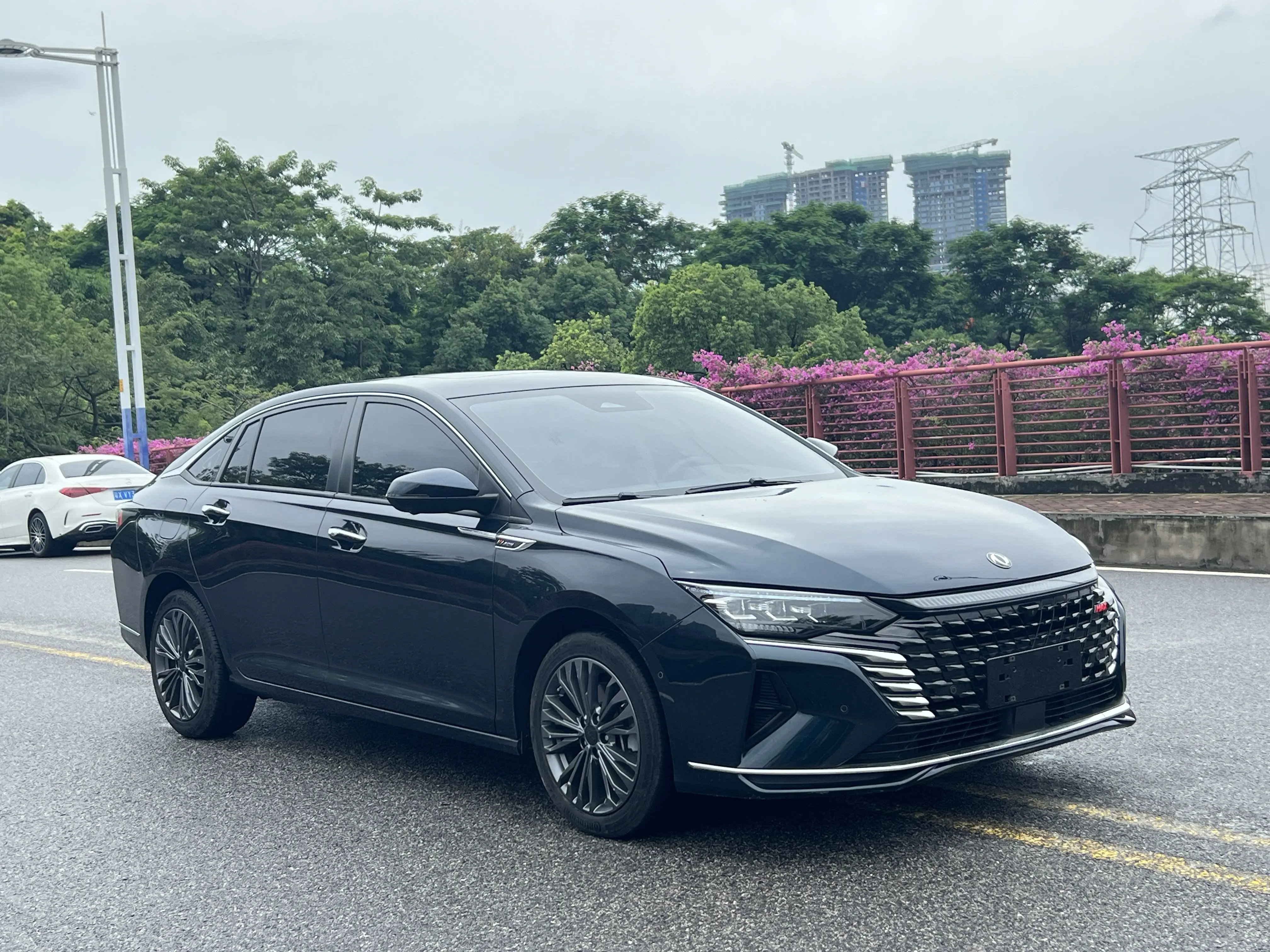 Dongfeng Yixuan MAX  из Китая