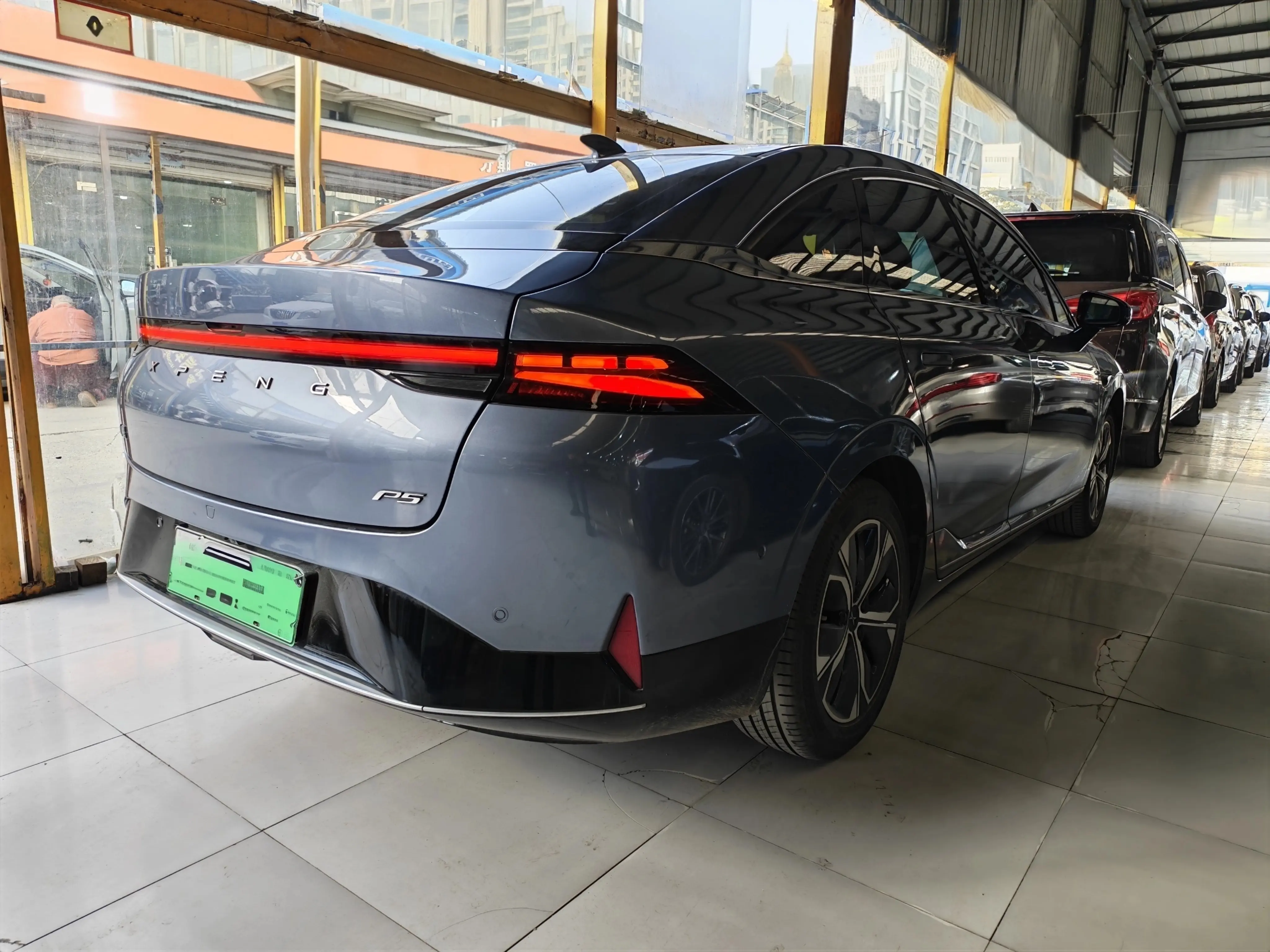 Xpeng P5  из Китая