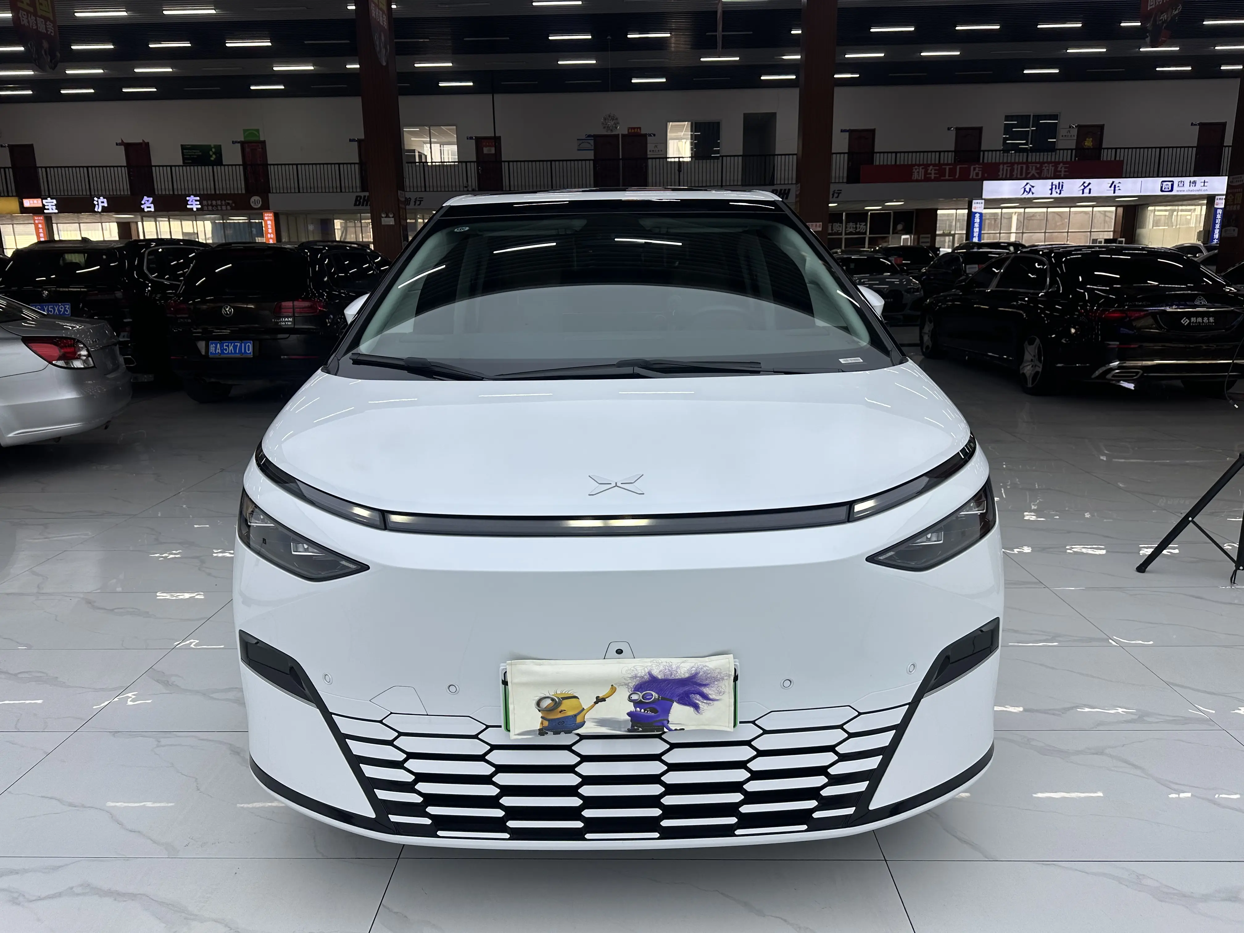 Xpeng X9  из Китая