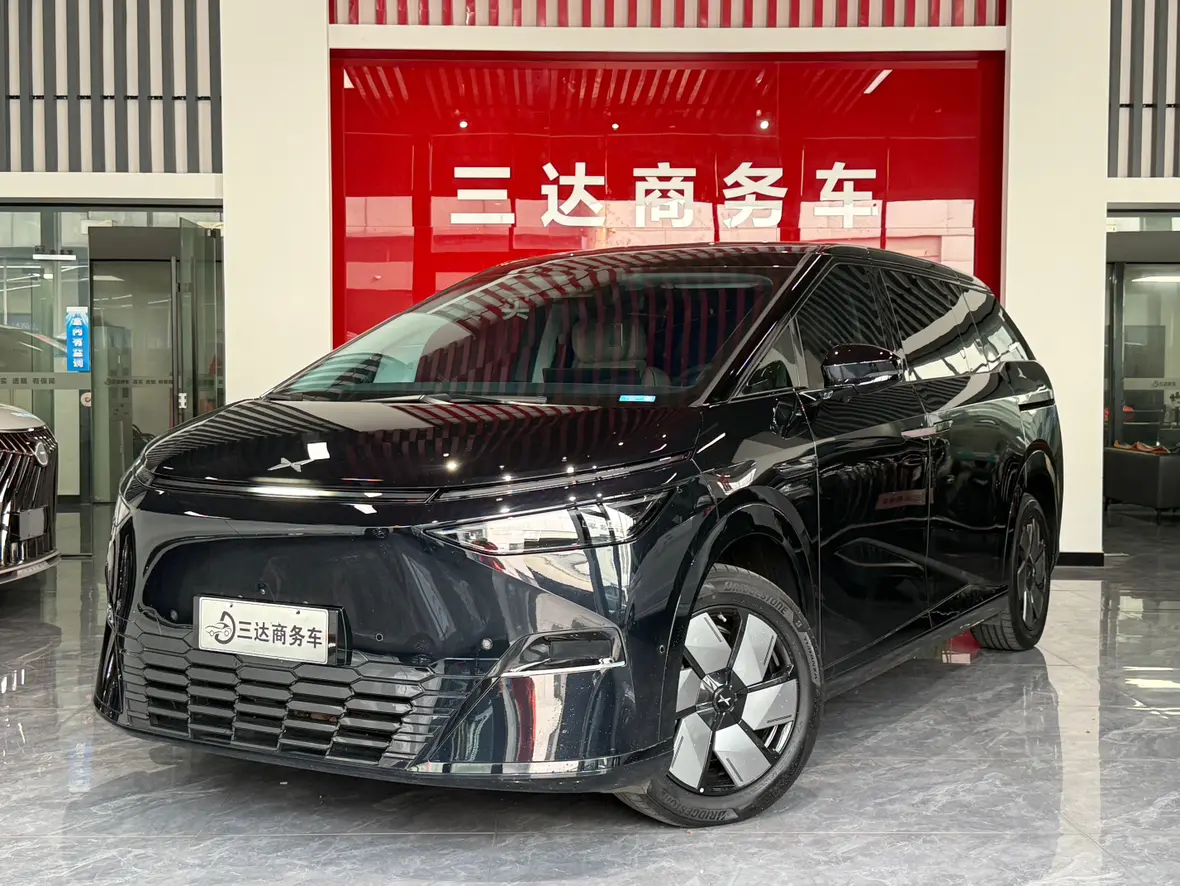 Xpeng X9  из Китая