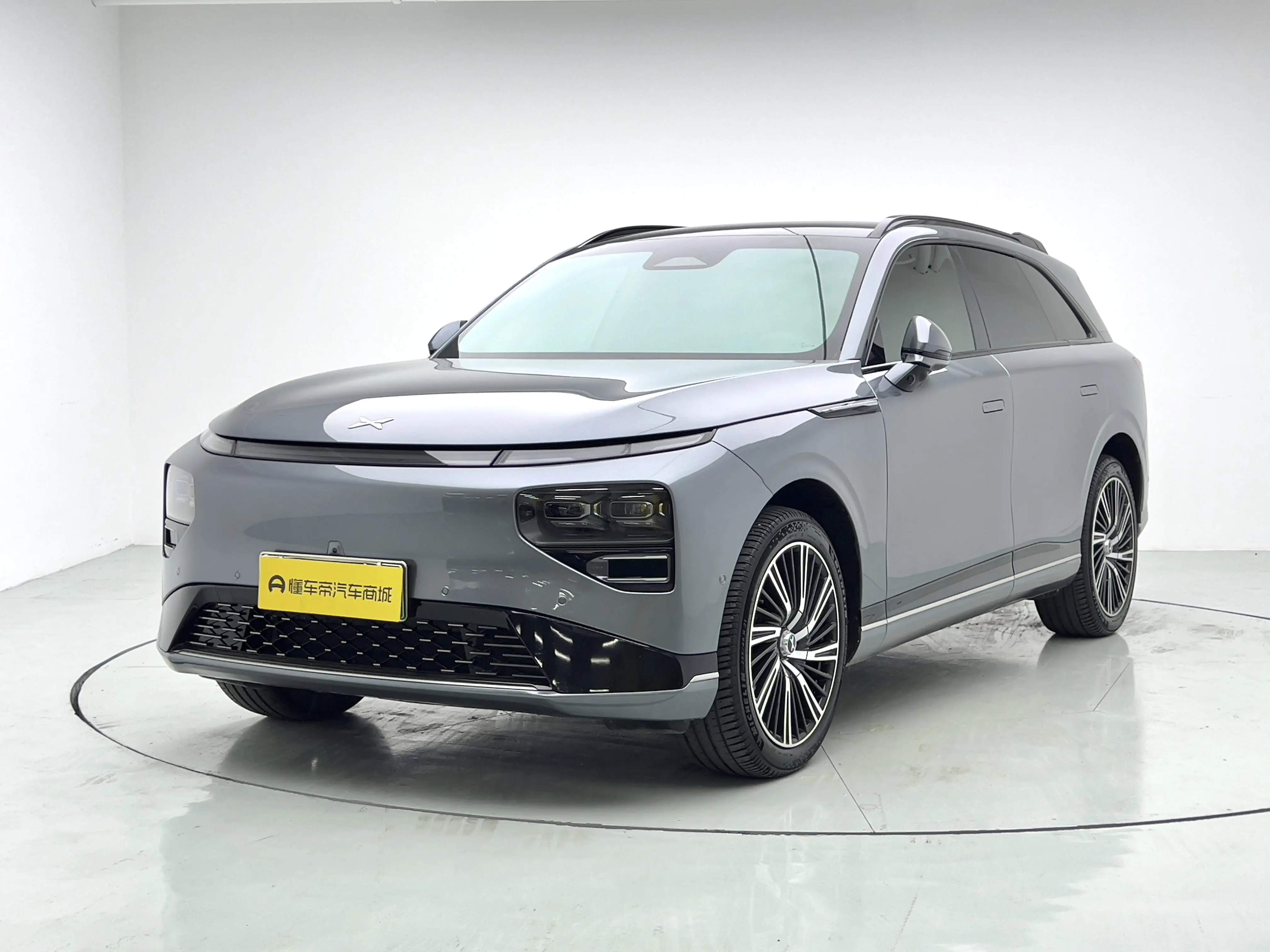 Xpeng G9  из Китая