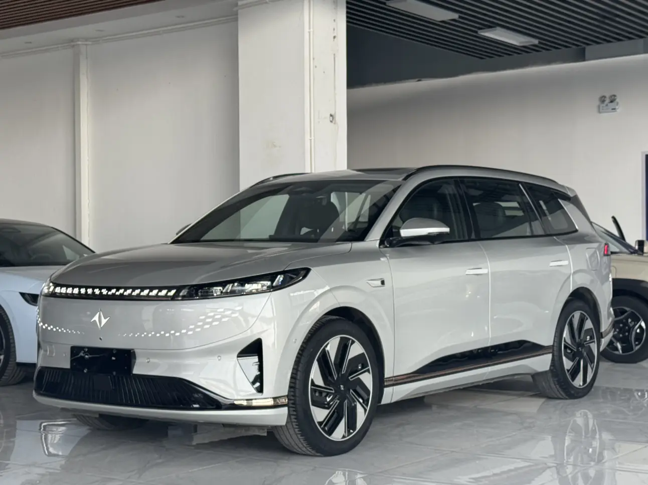 Dongfeng Eπ008  из Китая