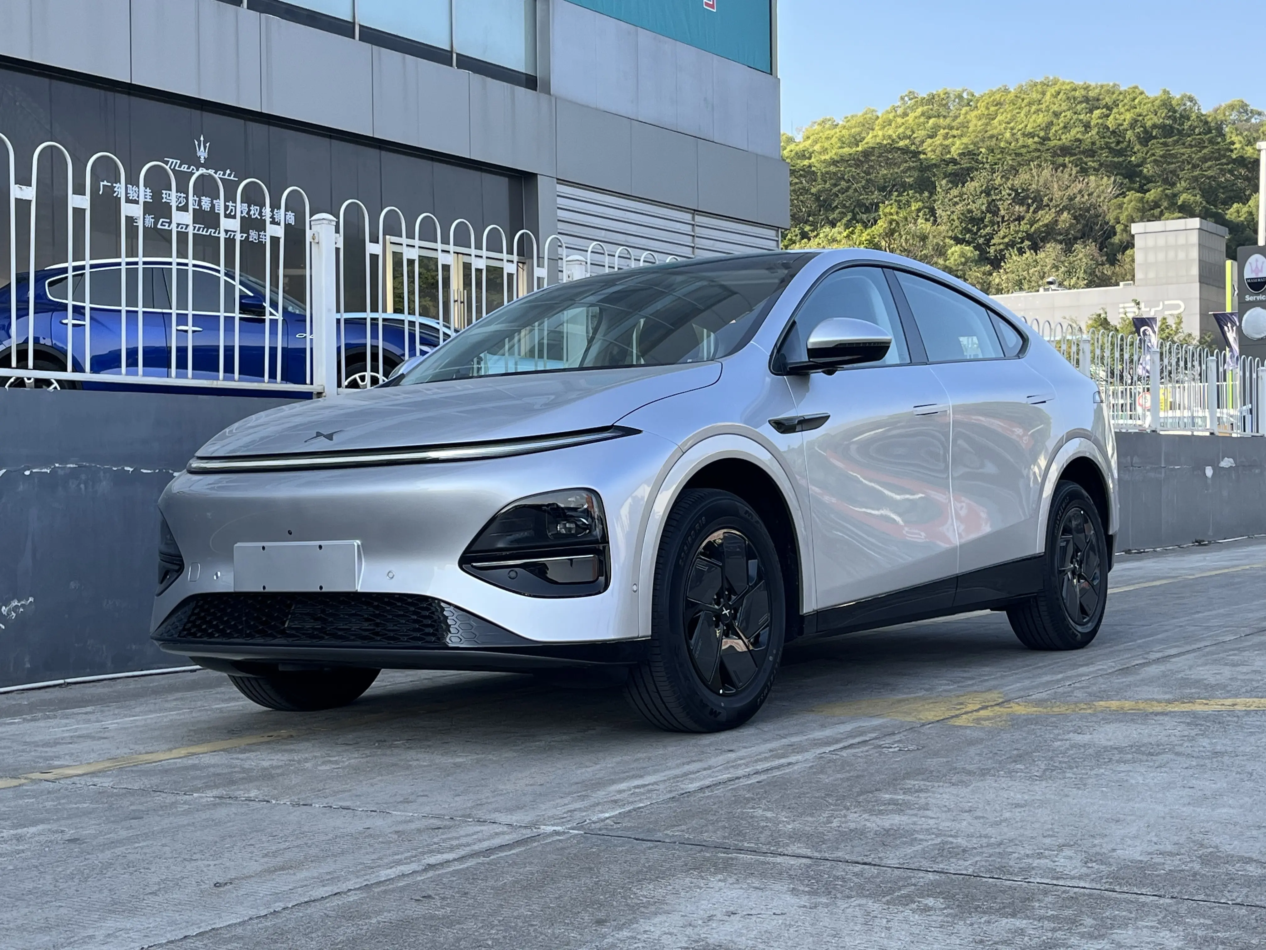 Xpeng G6  из Китая