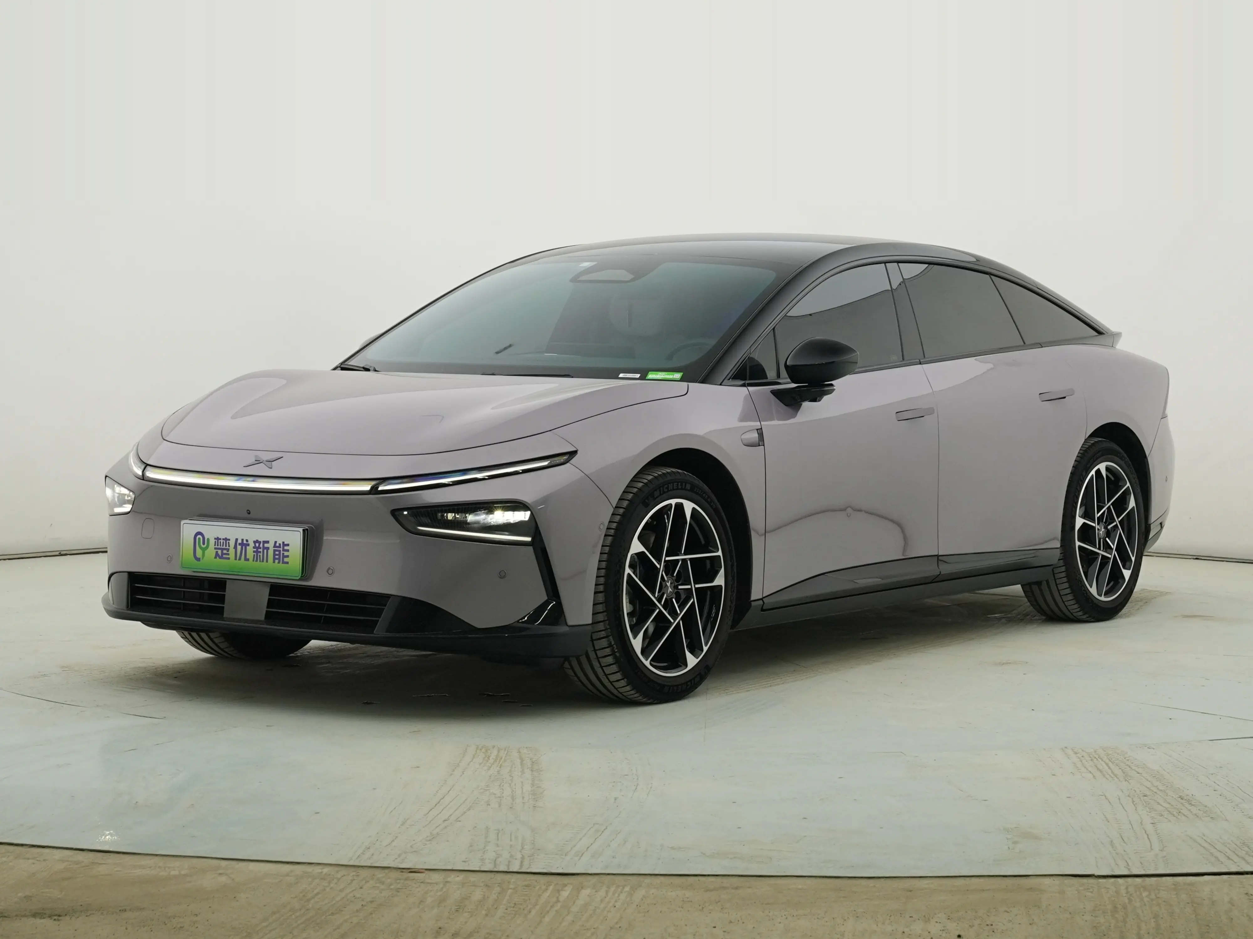 Xpeng P7+  из Китая