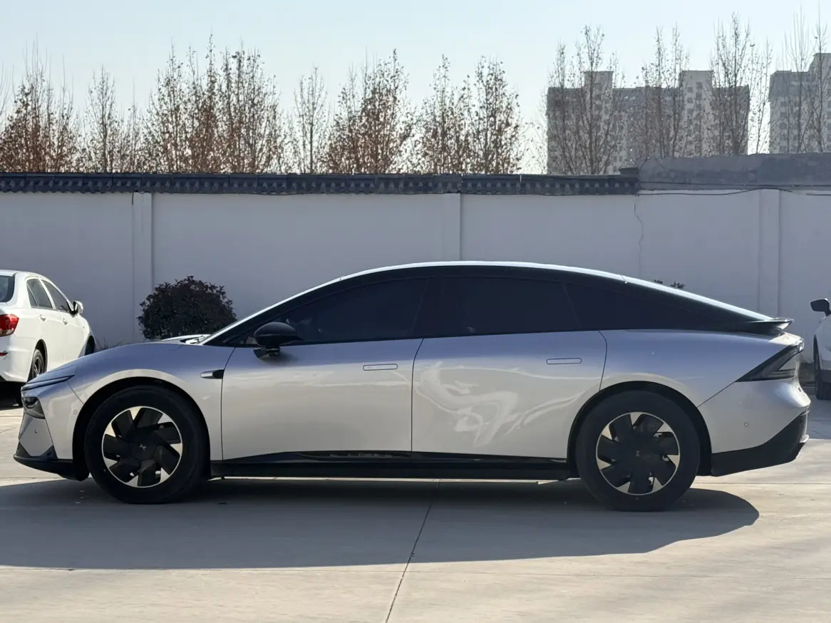 Xpeng P7+  из Китая