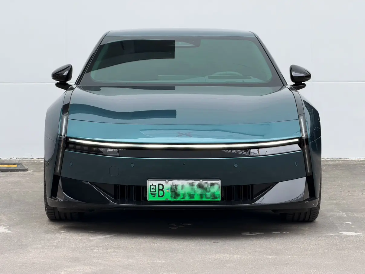 Xpeng P7  из Китая