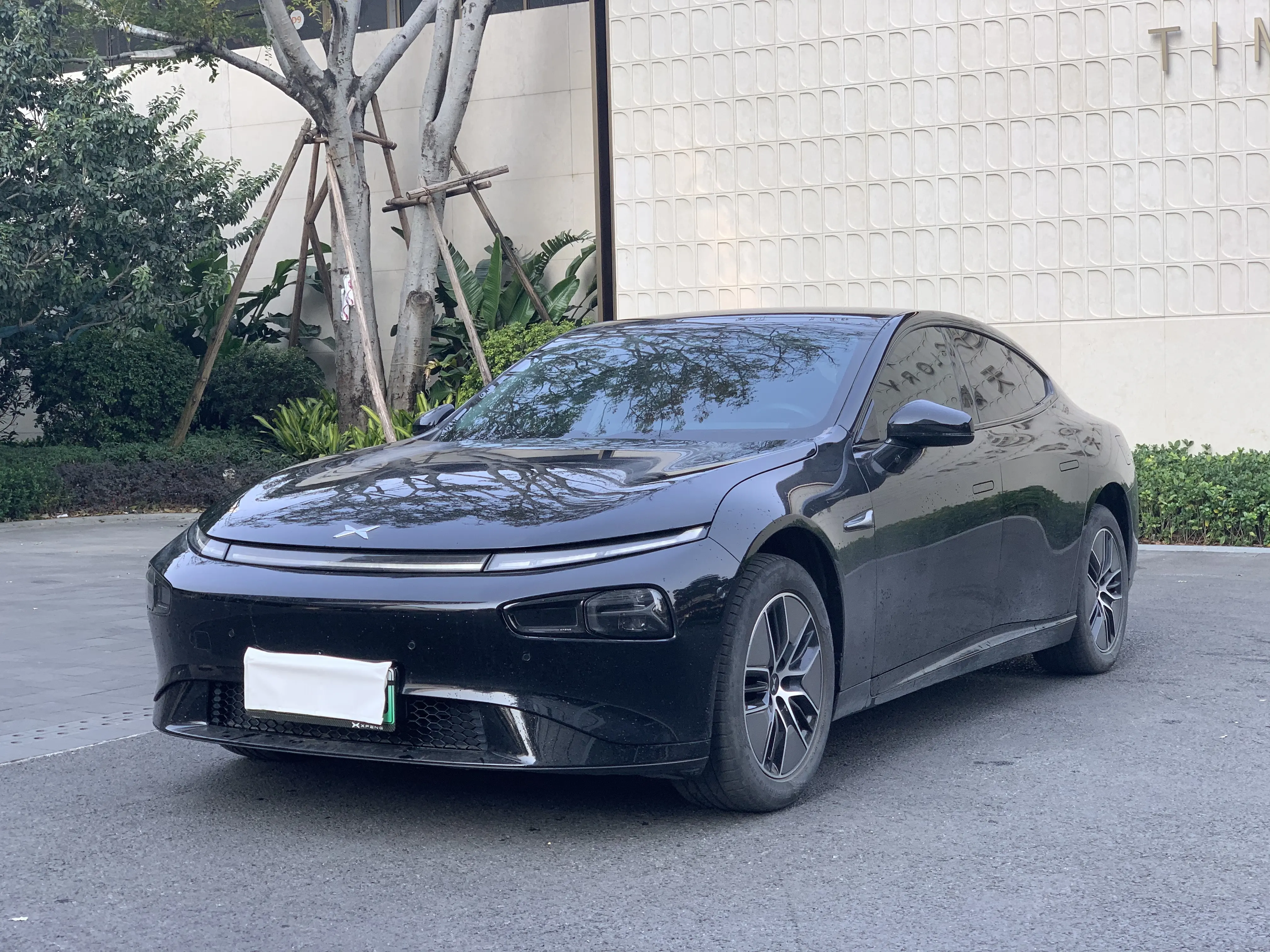 Xpeng P7  из Китая