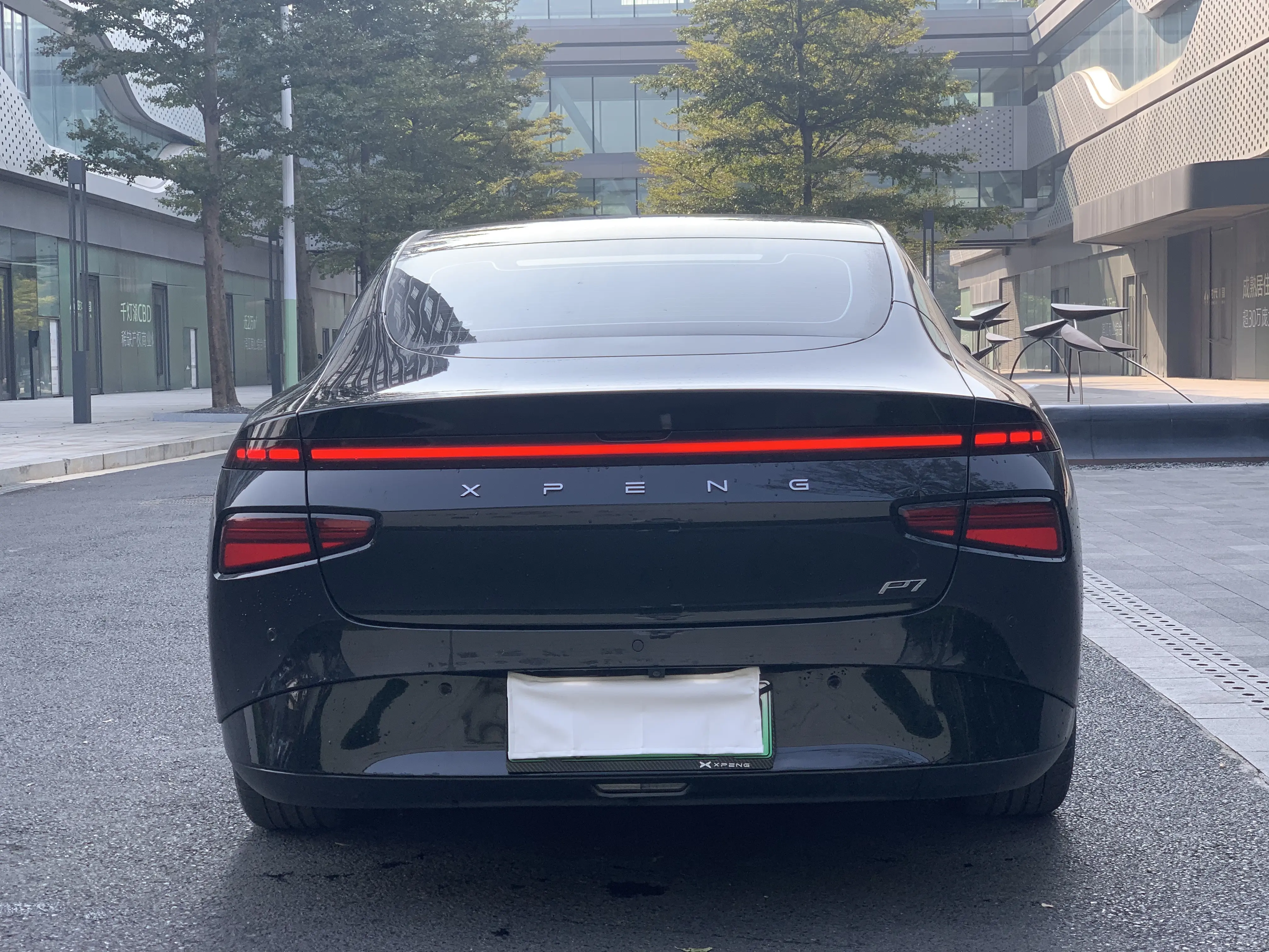 Xpeng P7  из Китая