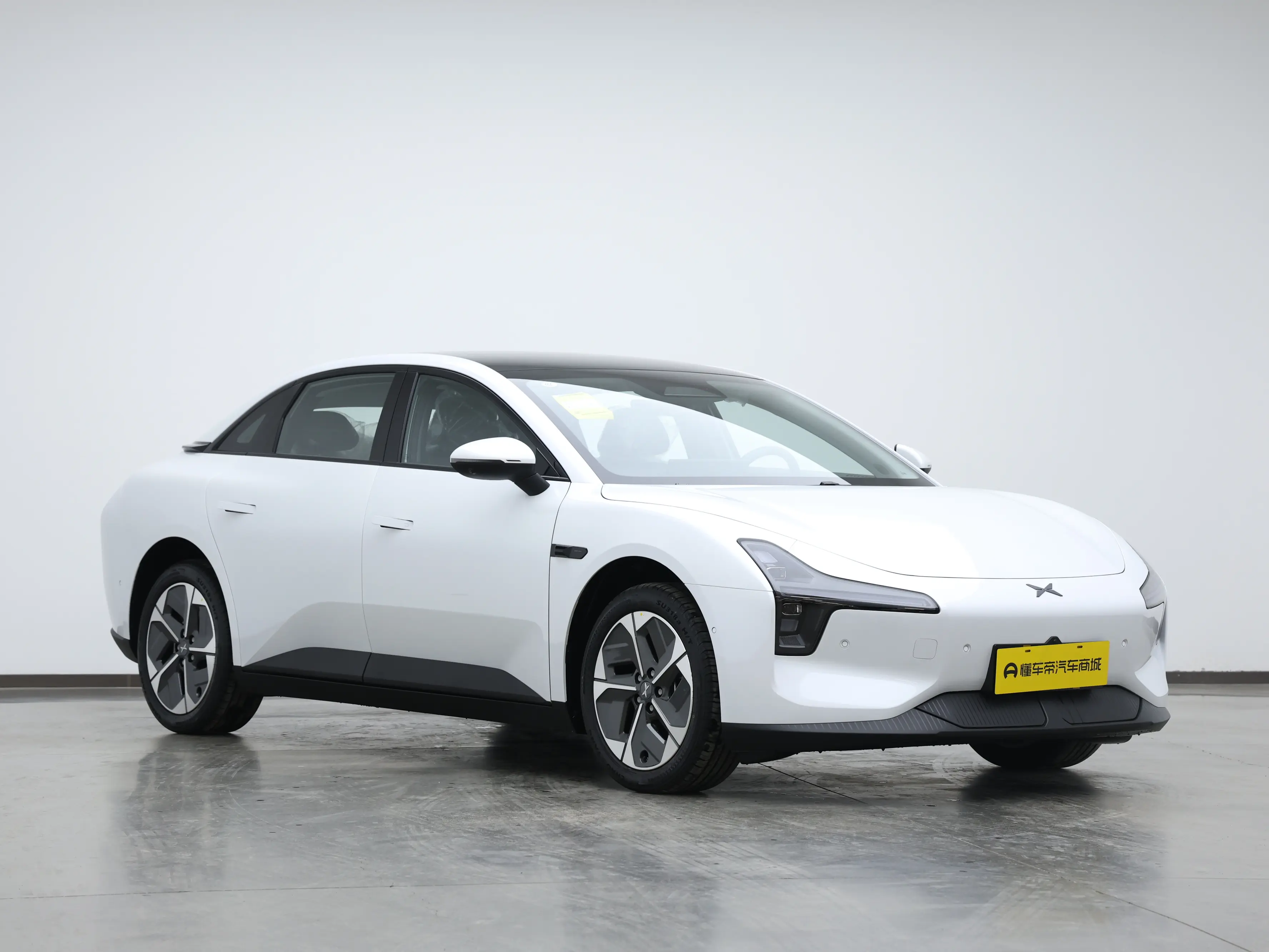 Xpeng Xiaopeng MONA M03  из Китая