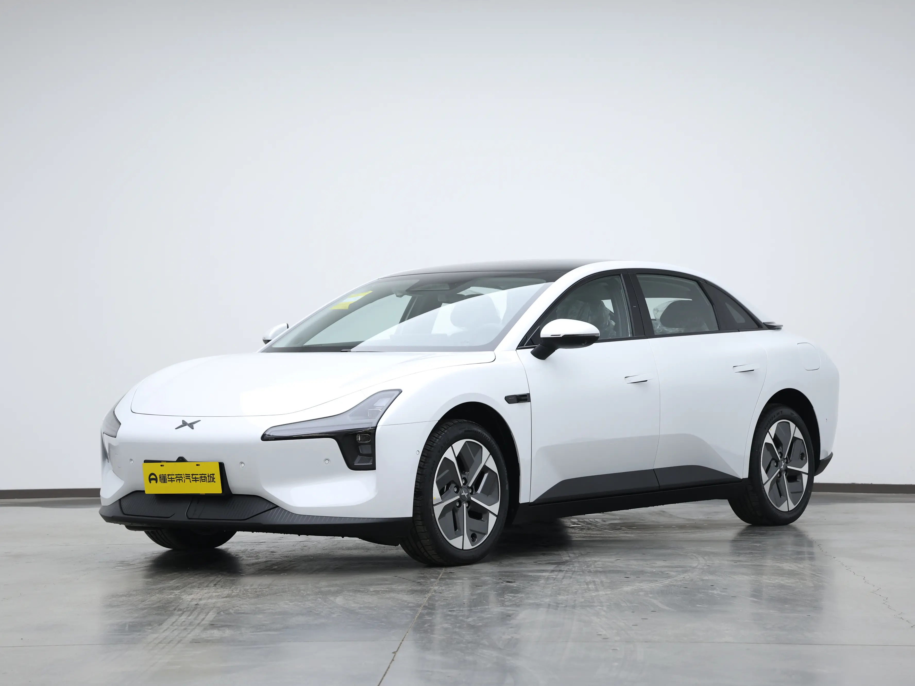 Xpeng Xiaopeng MONA M03  из Китая