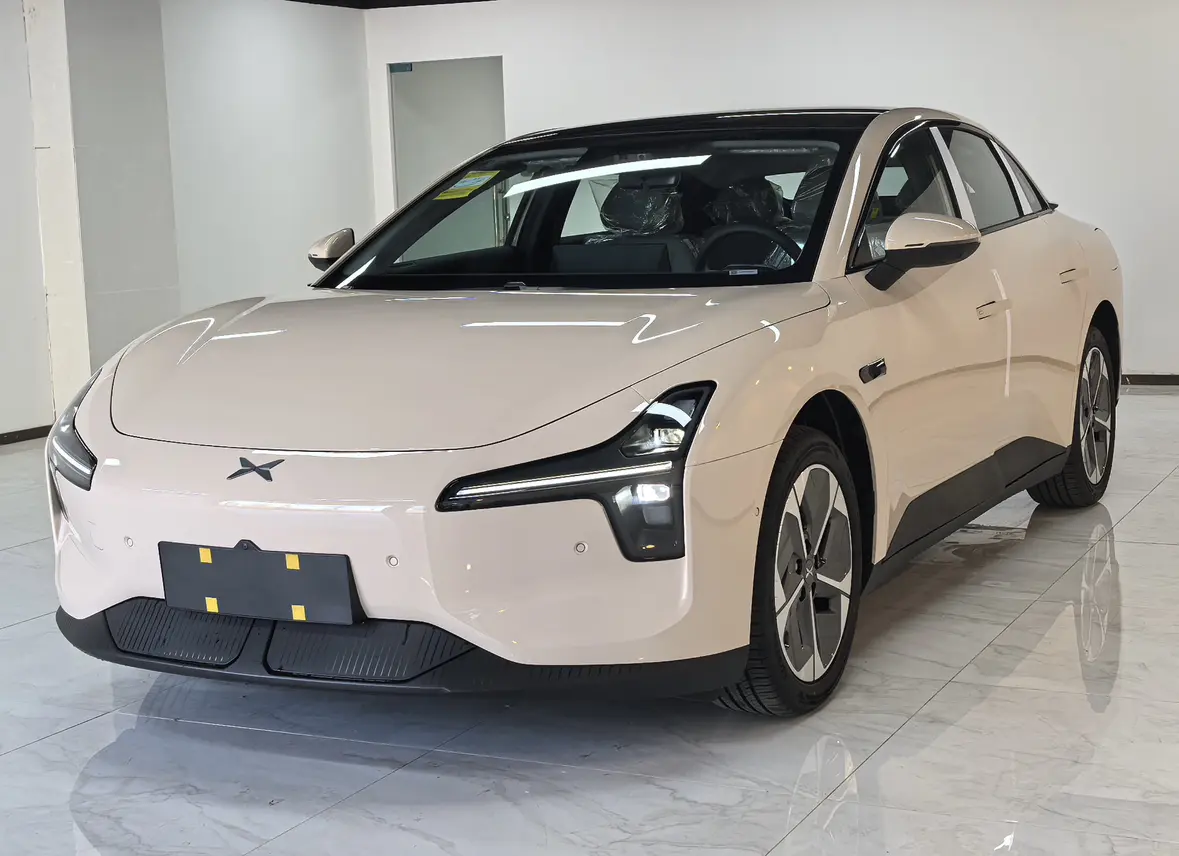 Xpeng Xiaopeng MONA M03  из Китая