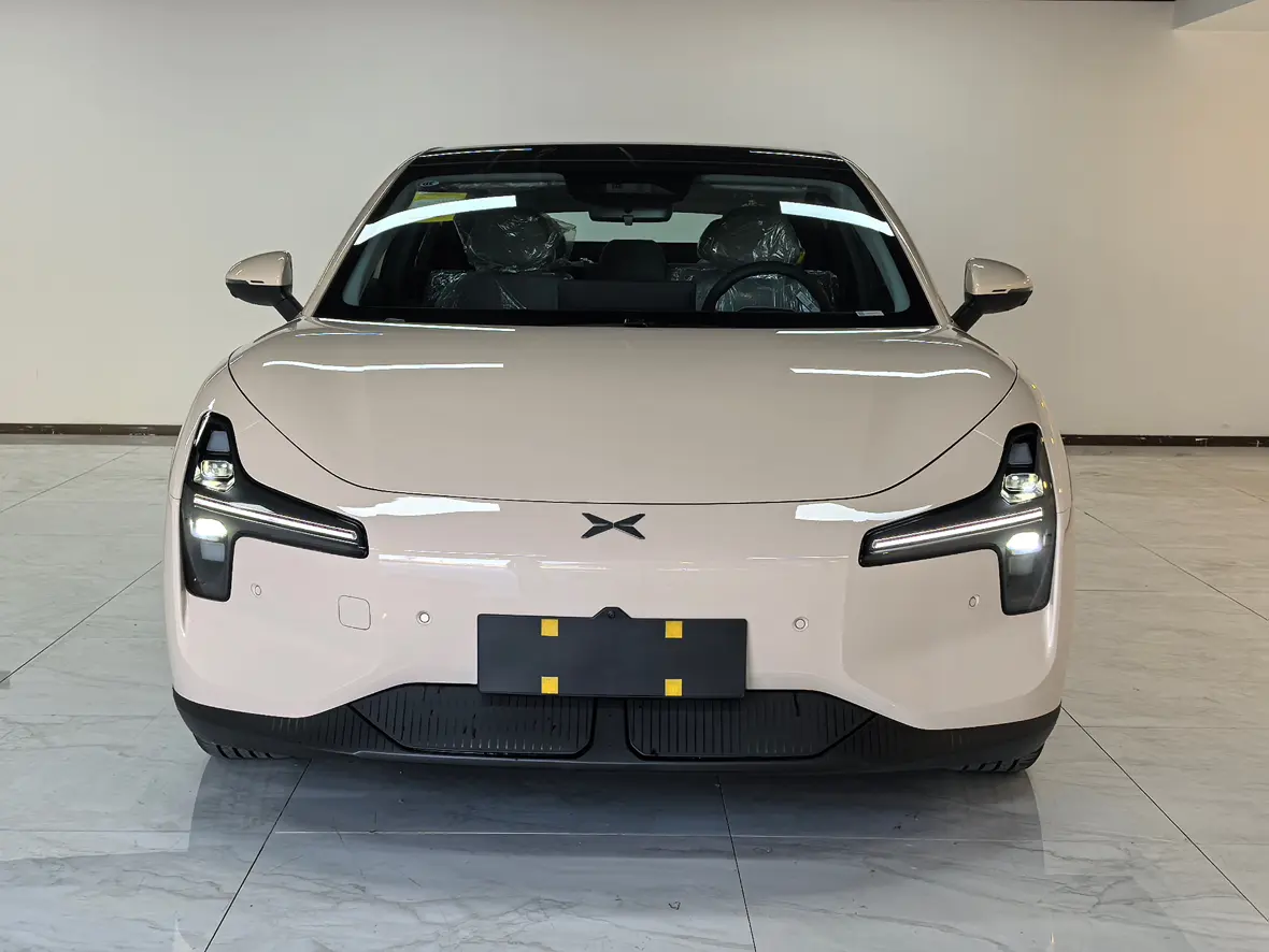 Xpeng Xiaopeng MONA M03  из Китая