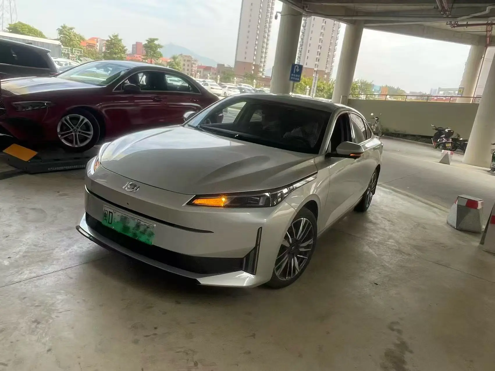 Changan Qiyuan A05  из Китая