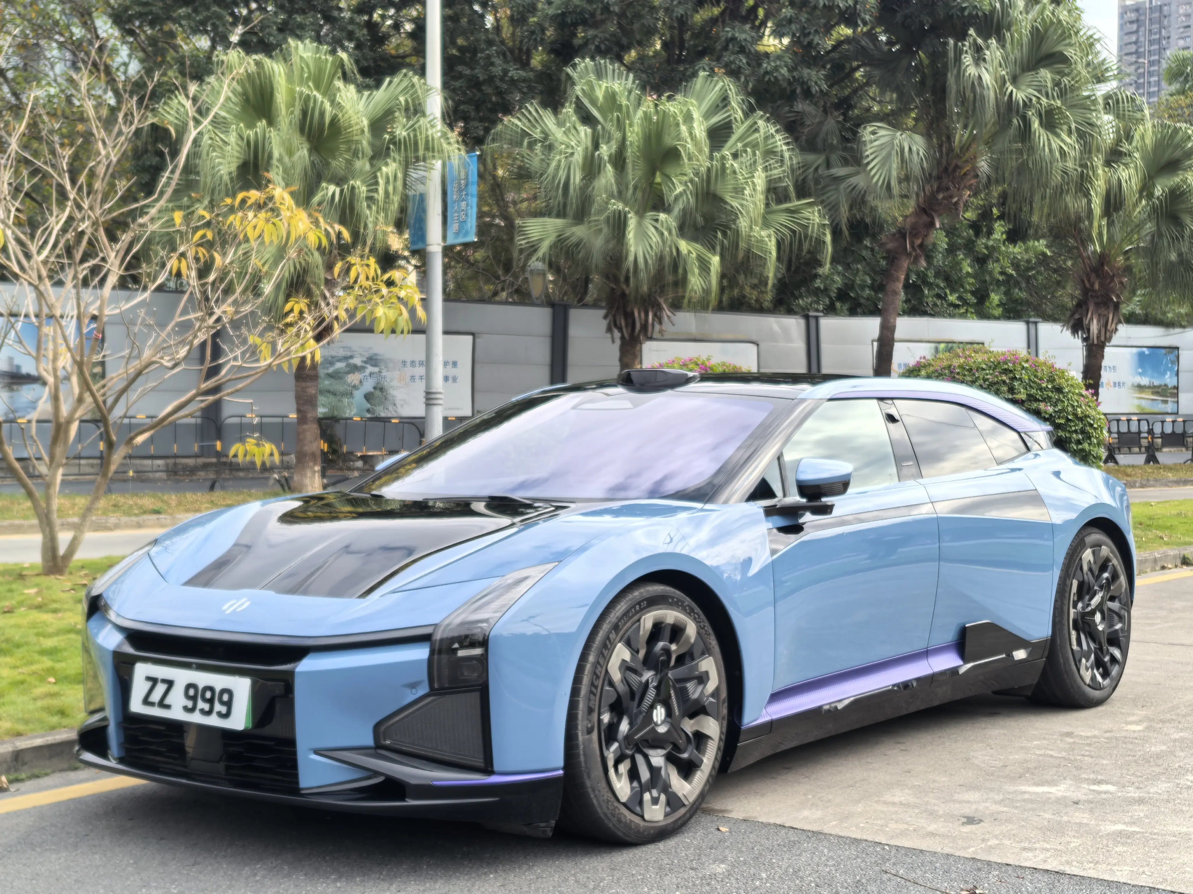 HiPhi Z  из Китая