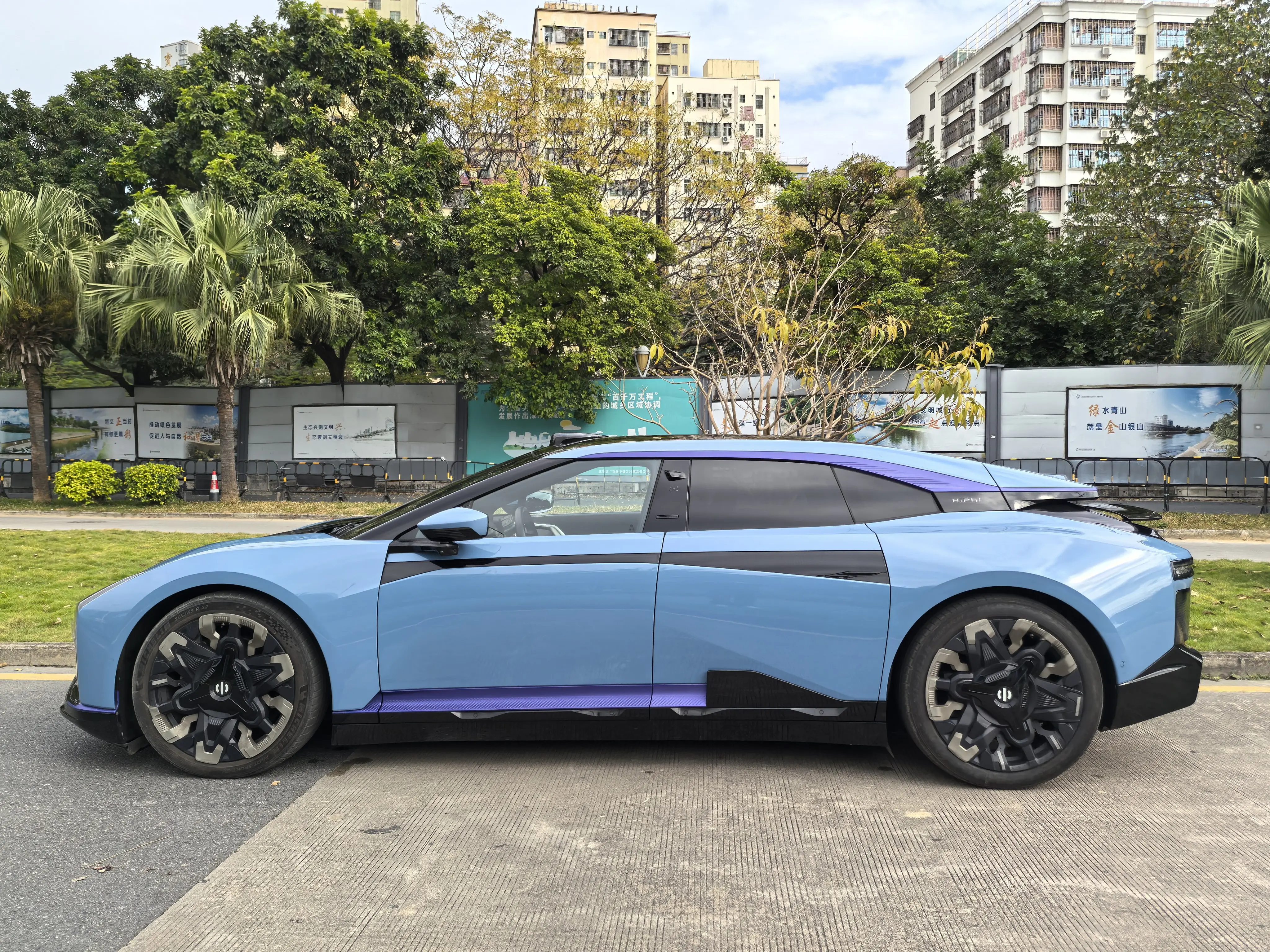 HiPhi Z  из Китая