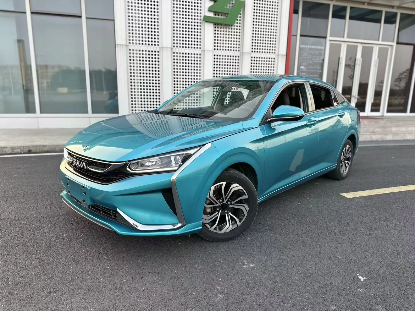 Dongfeng Yixuan  из Китая