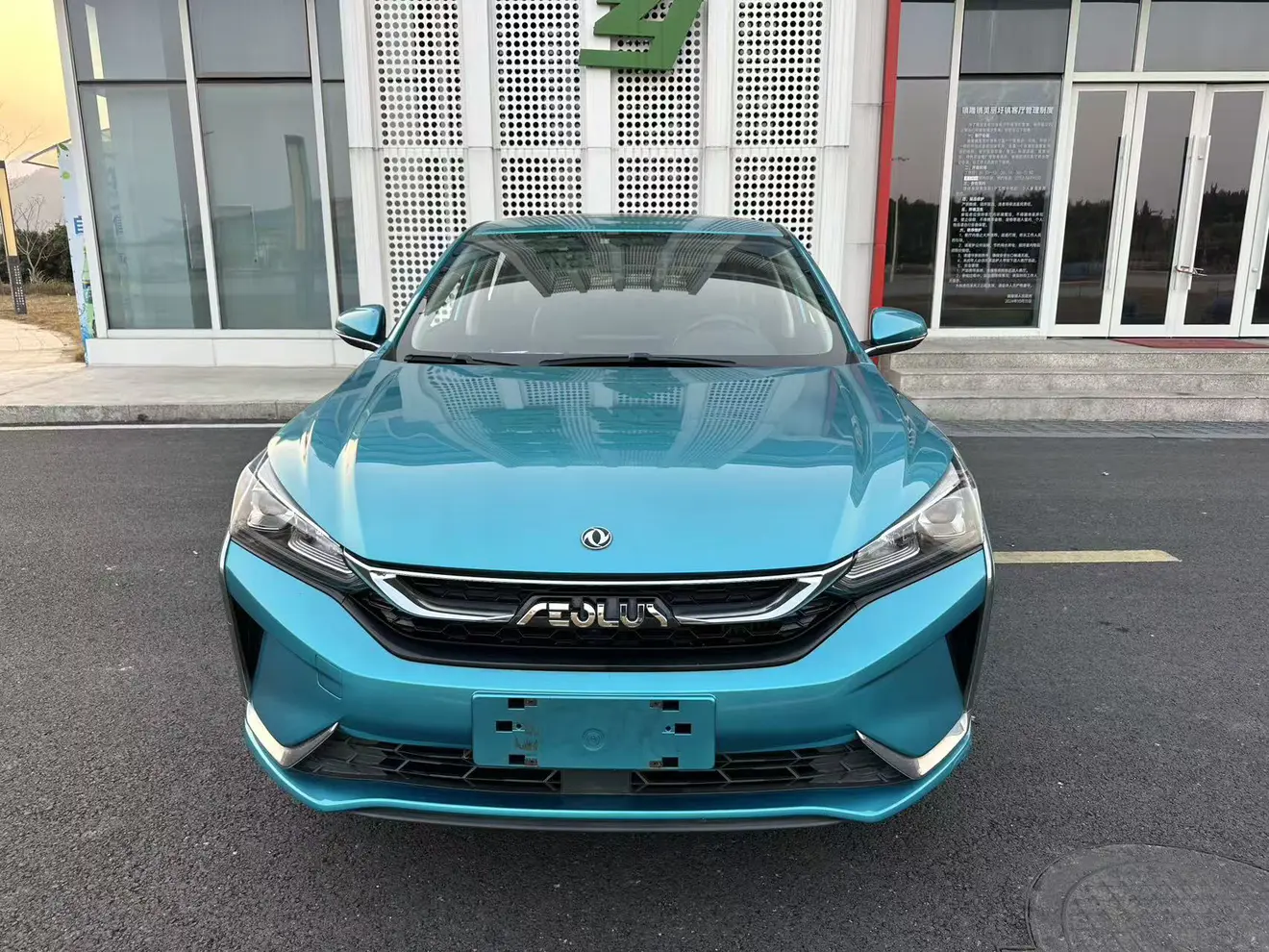 Dongfeng Yixuan  из Китая