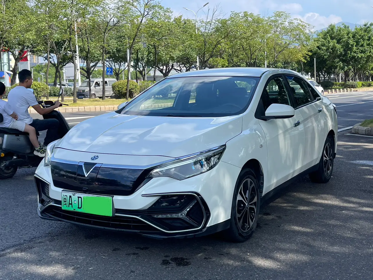 Kai Chen Venucia D60 EV  из Китая