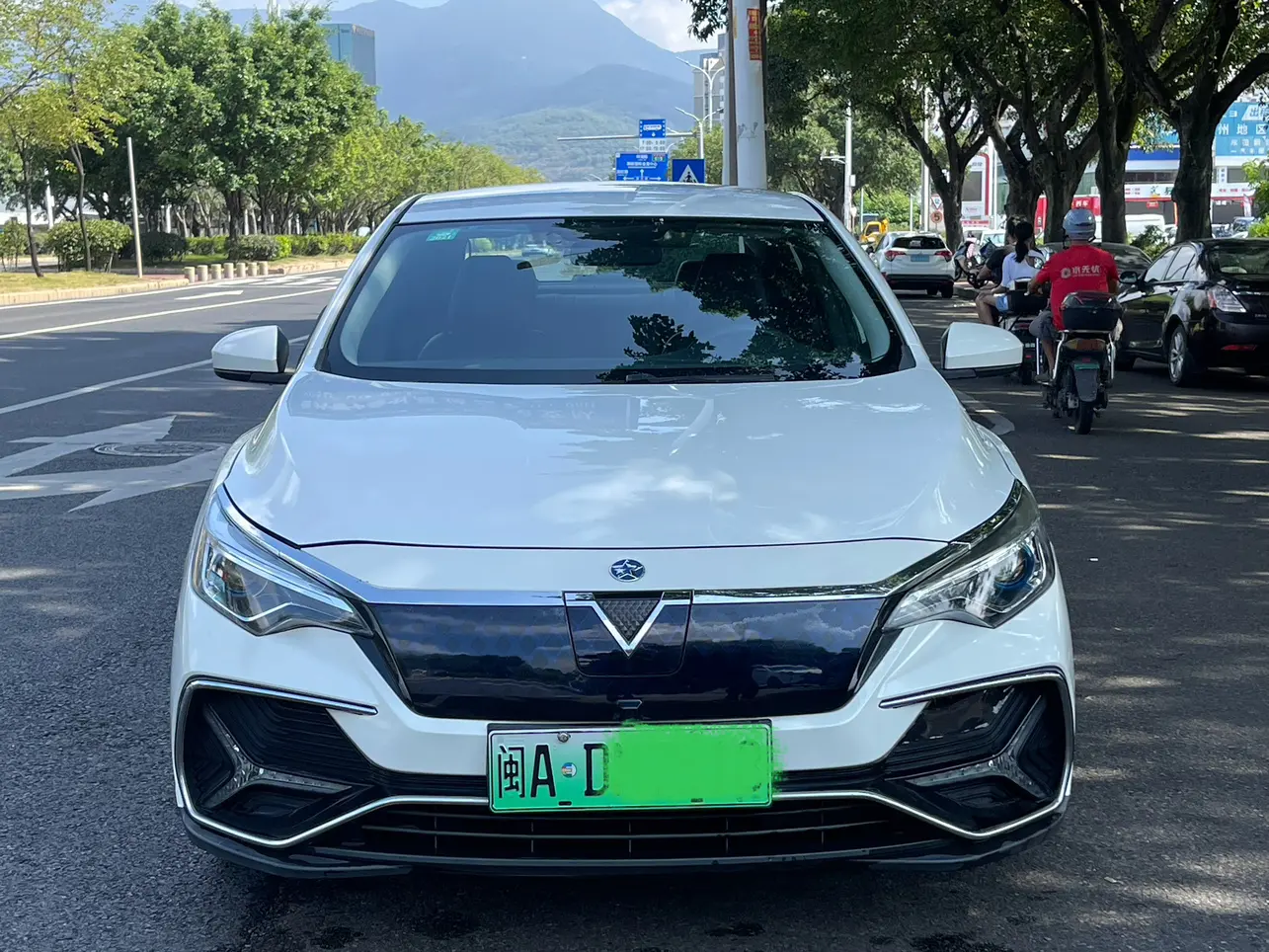 Kai Chen Venucia D60 EV  из Китая