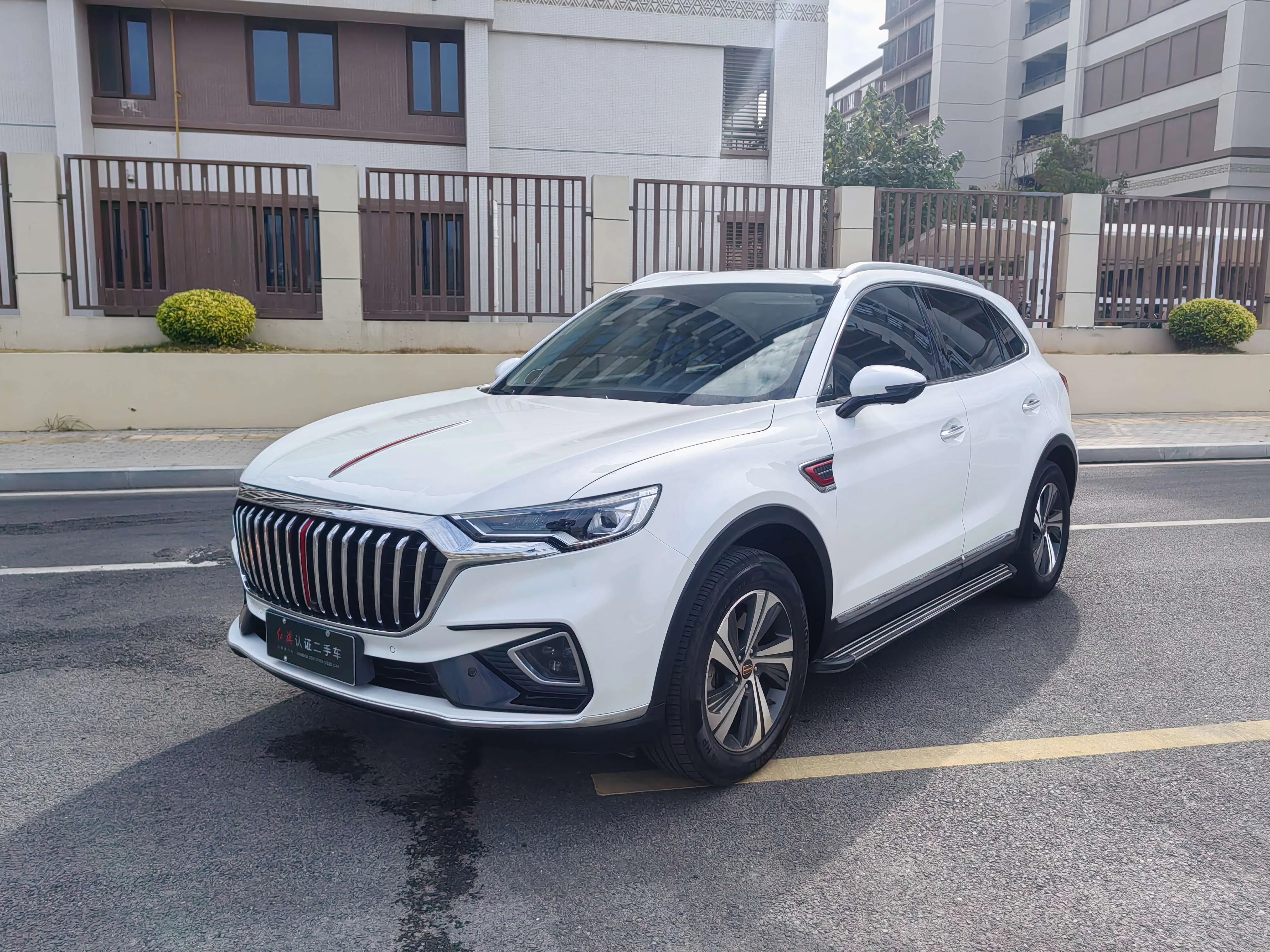 Hongqi HS5  из Китая