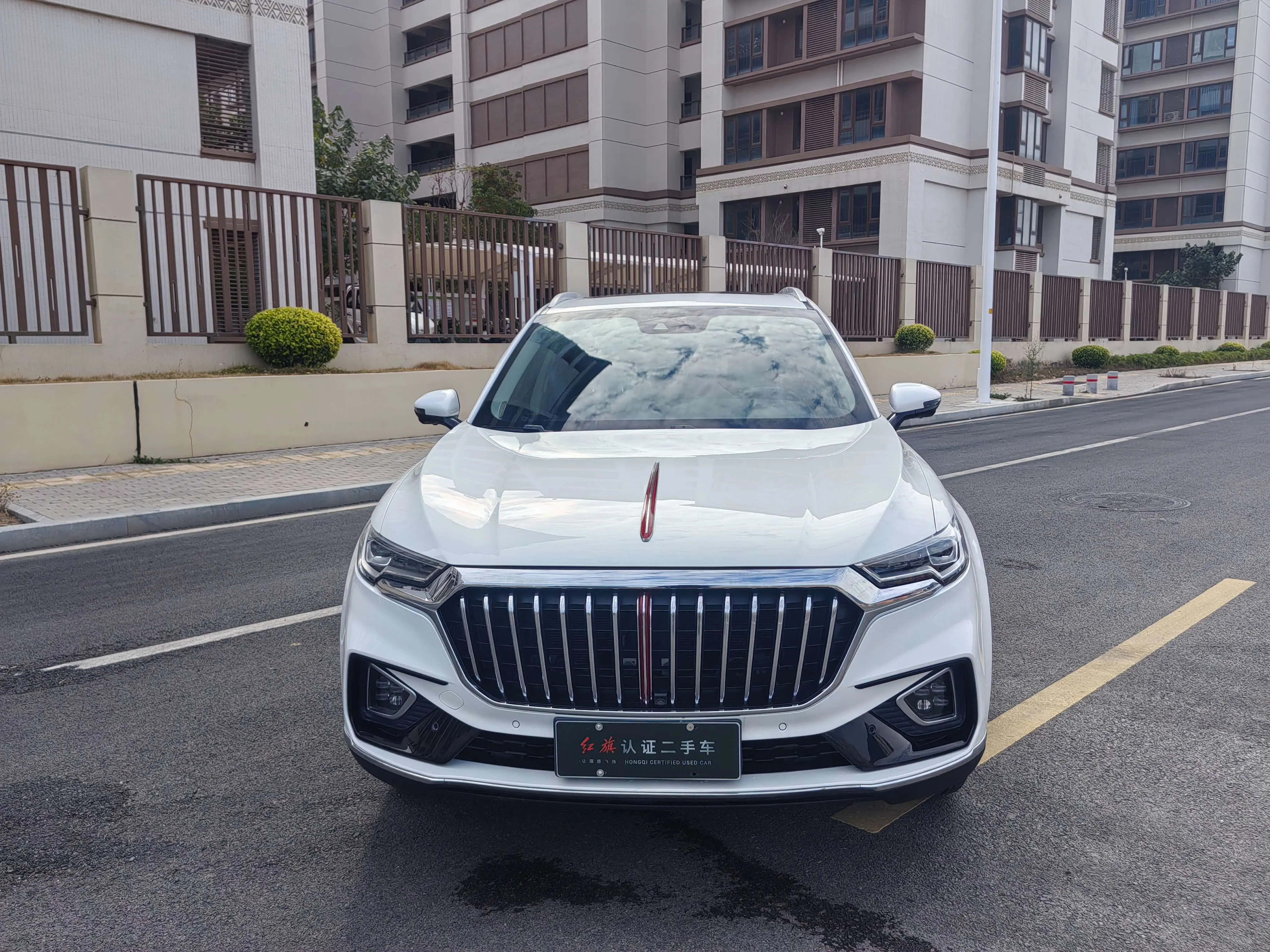 Hongqi HS5  из Китая