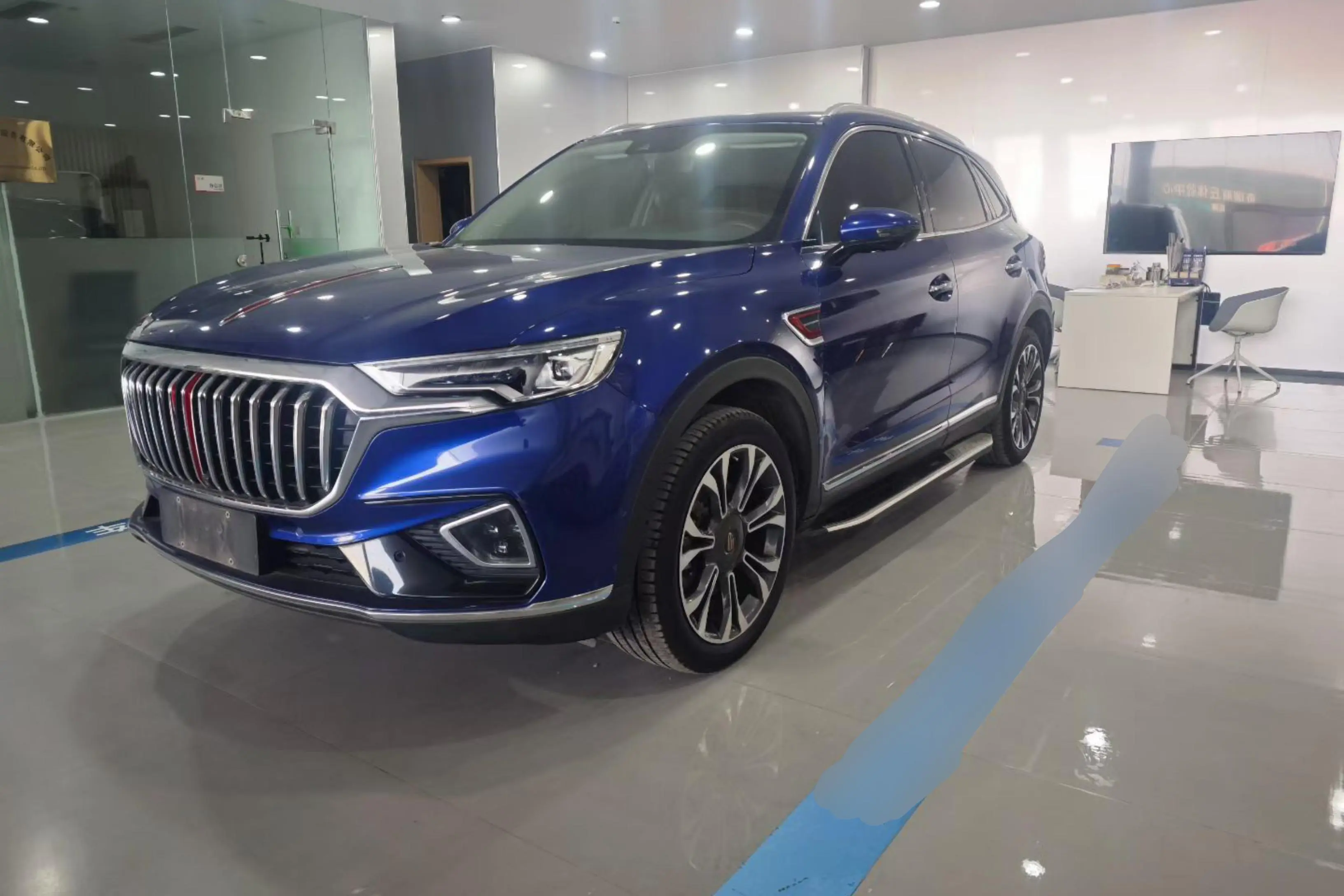 Hongqi HS5  из Китая