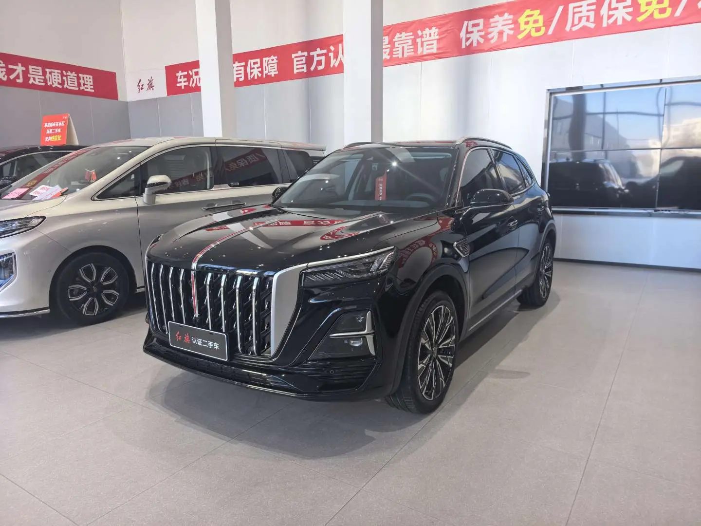 Hongqi HS5  из Китая