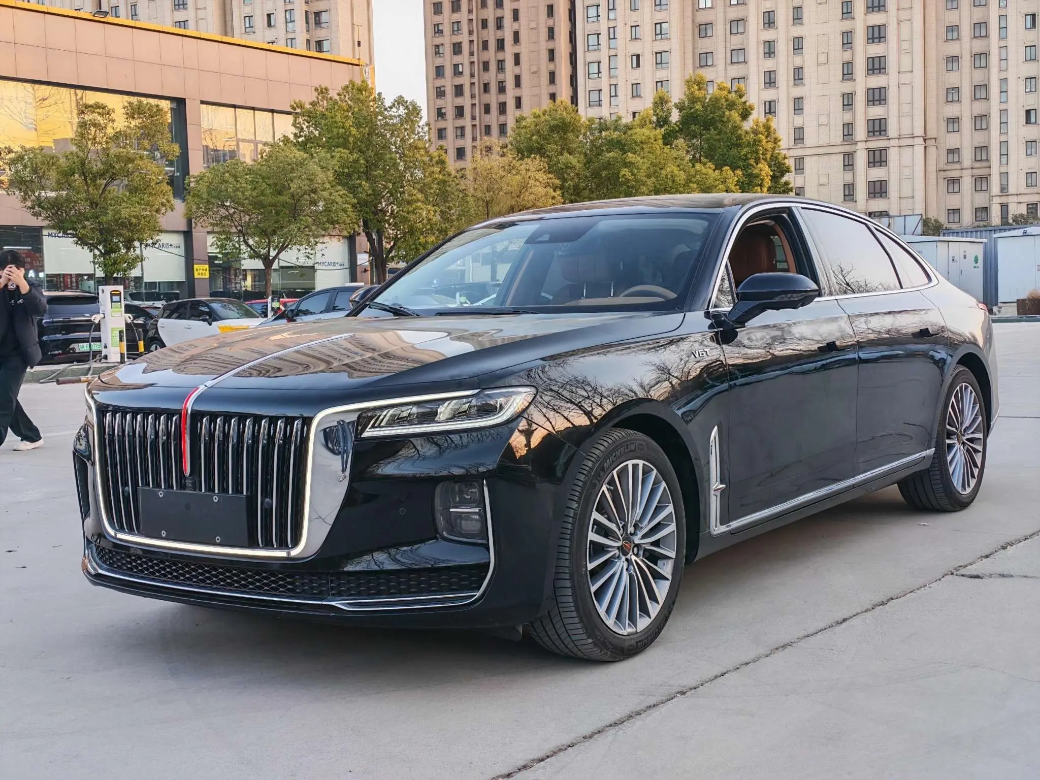 Hongqi H9  из Китая