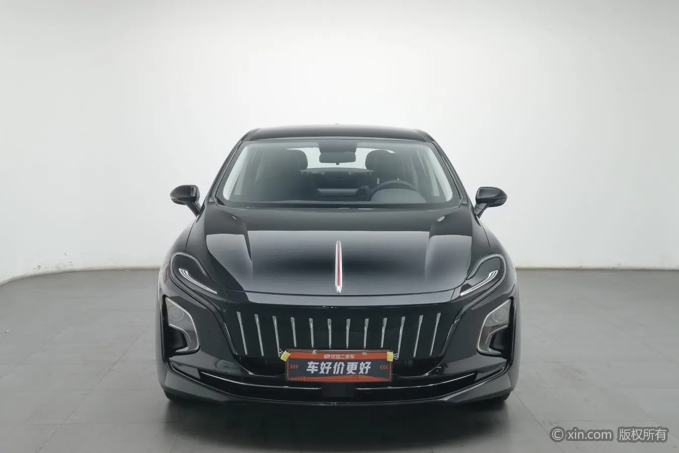 Hongqi E-QM5  из Китая