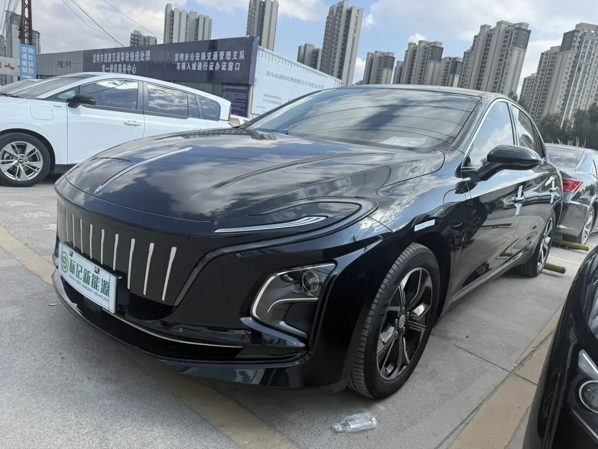 Hongqi E-QM5  из Китая