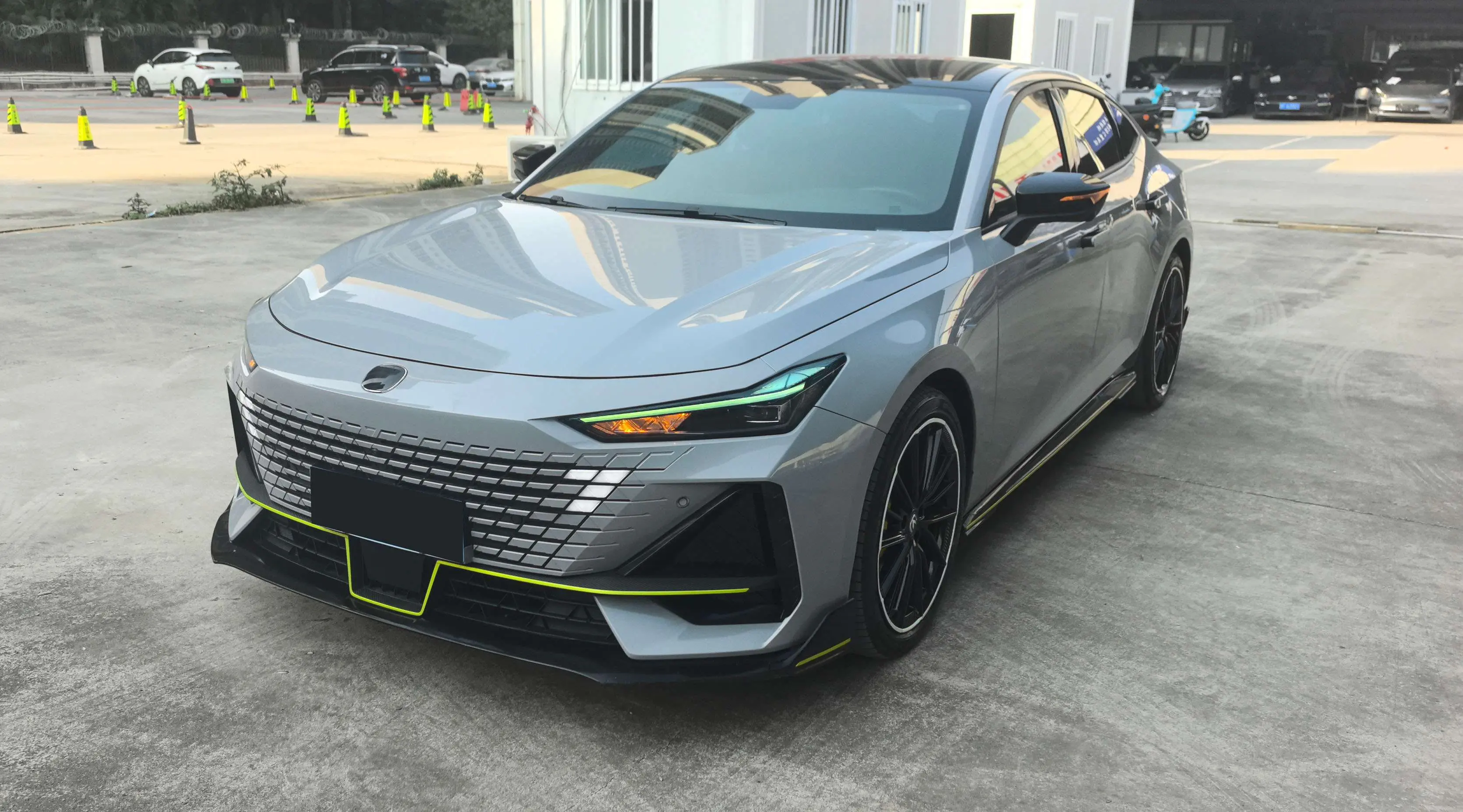 Changan UNI-V  из Китая