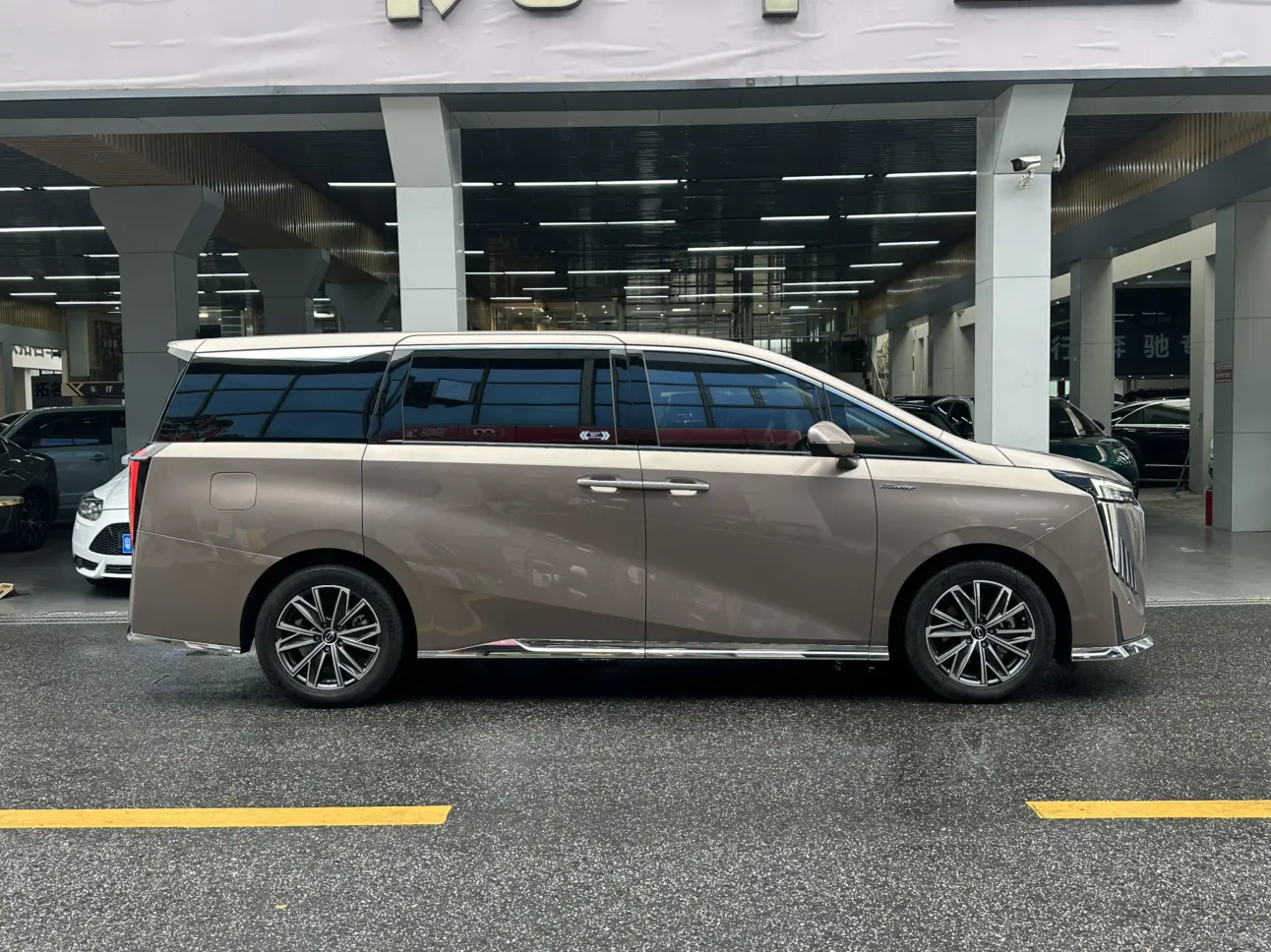 GAC Trumpchi M8  из Китая