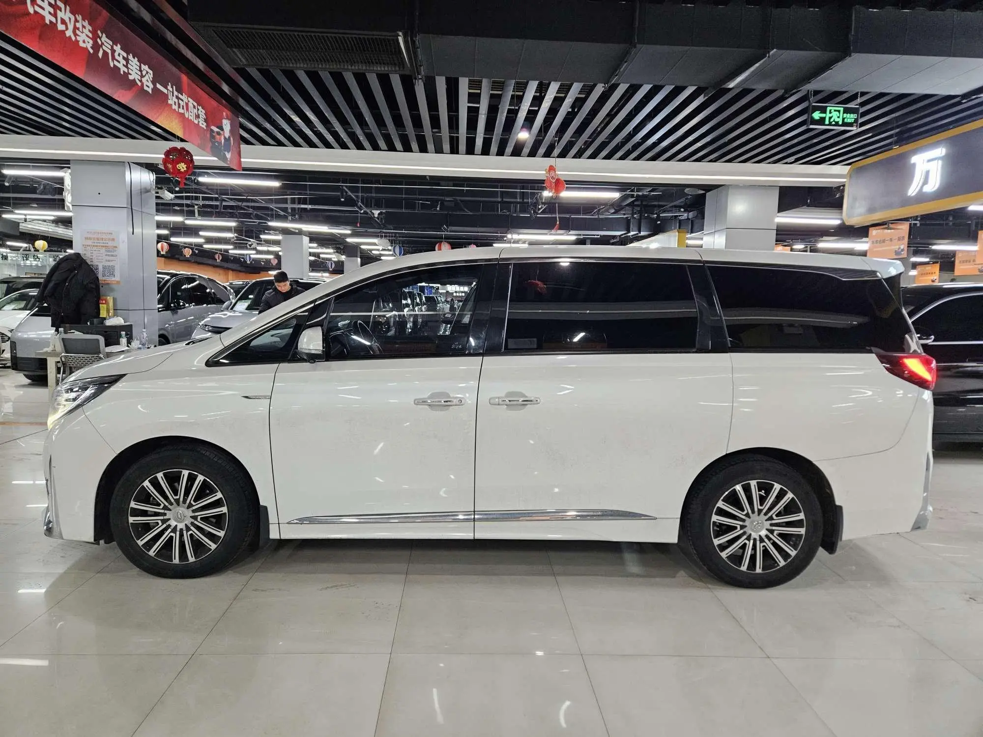 GAC Trumpchi M8  из Китая