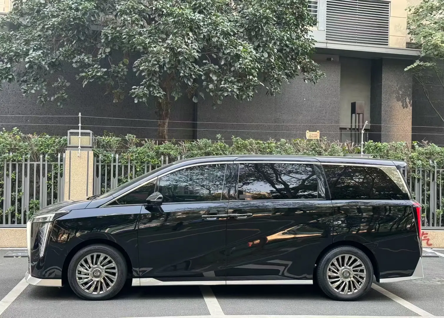 GAC Trumpchi M8  из Китая