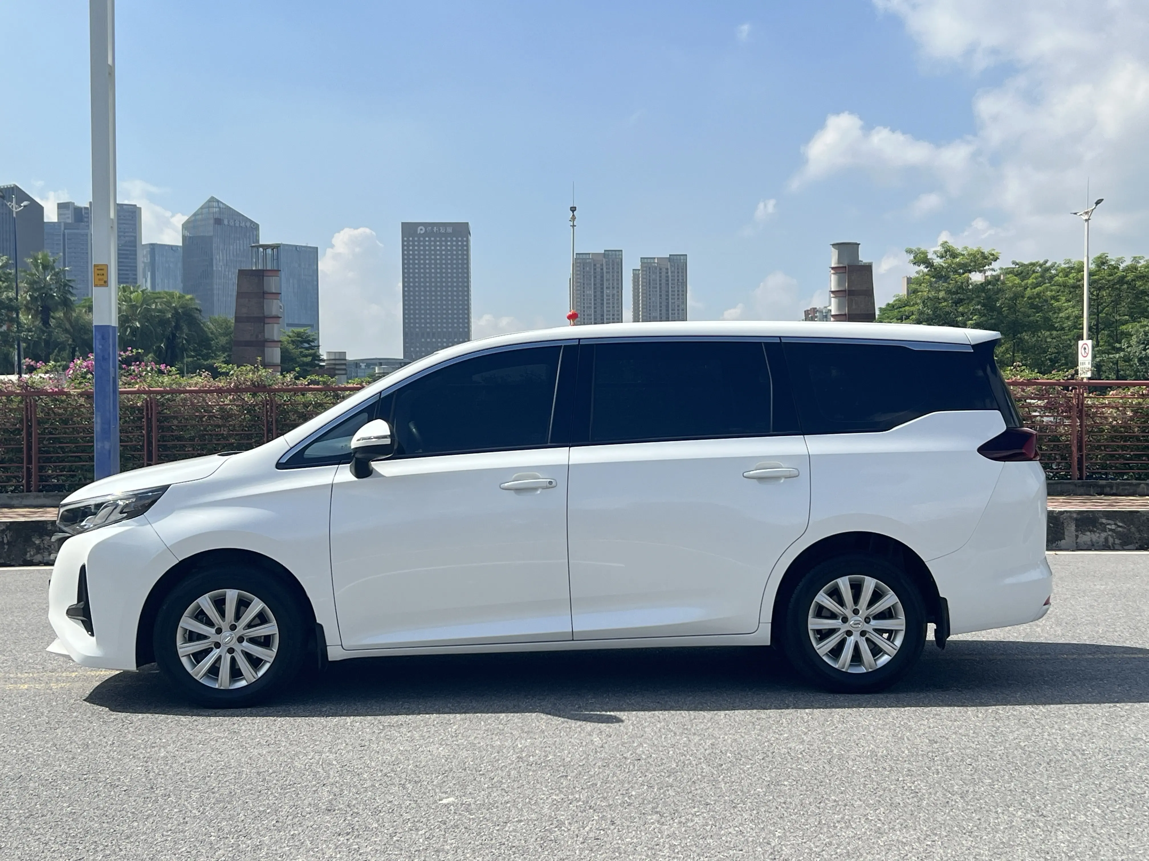 GAC Trumpchi M6  из Китая