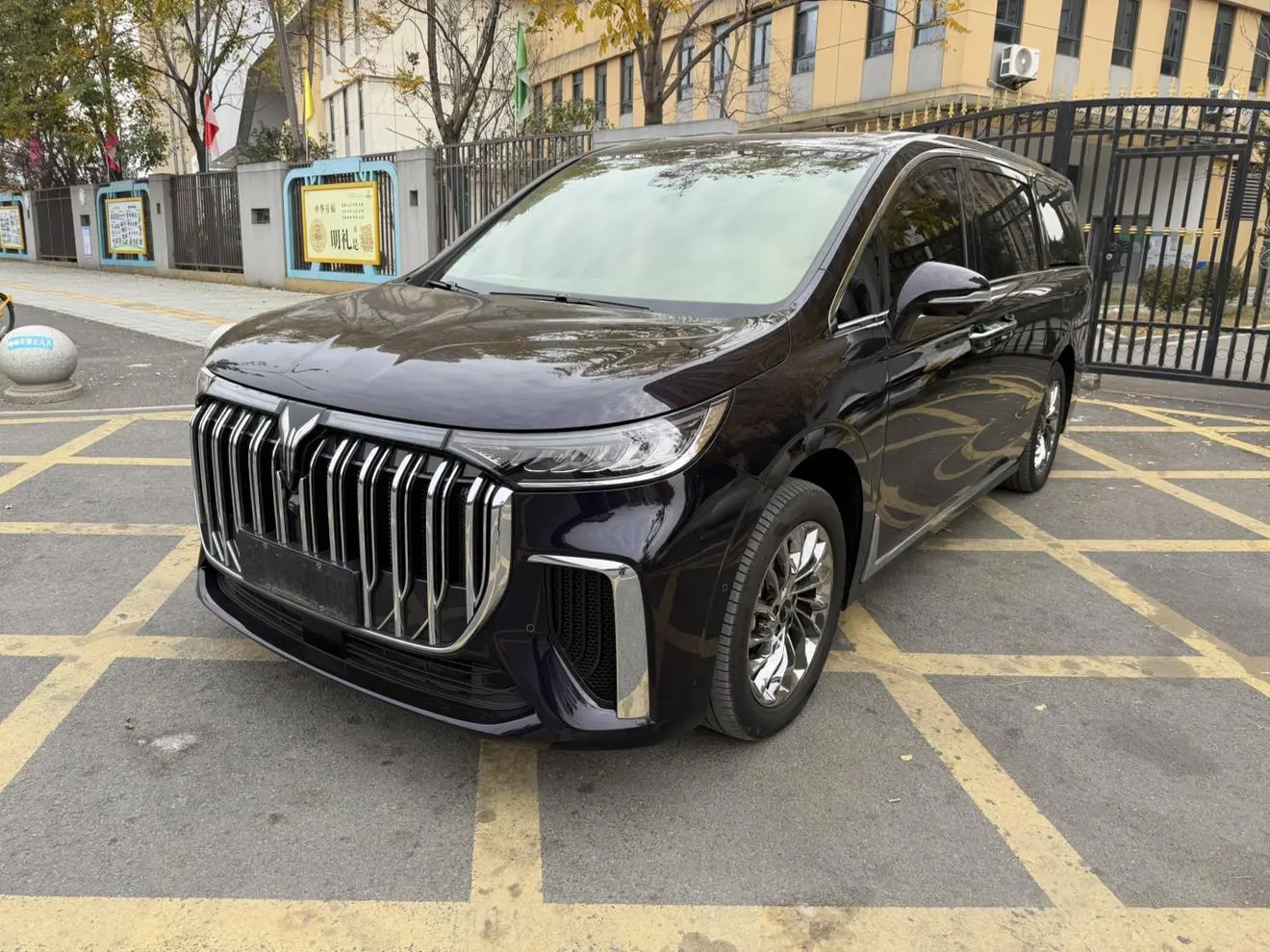 Voyah Lantu Dreamer PHEV  из Китая