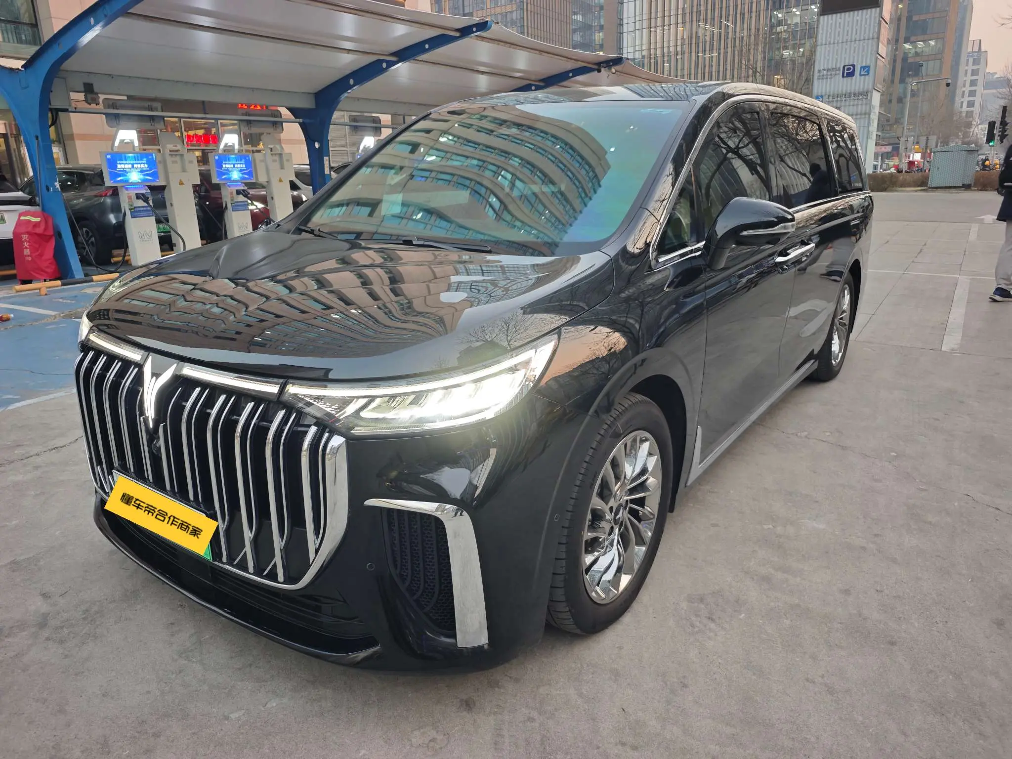 Voyah Lantu Dreamer PHEV  из Китая