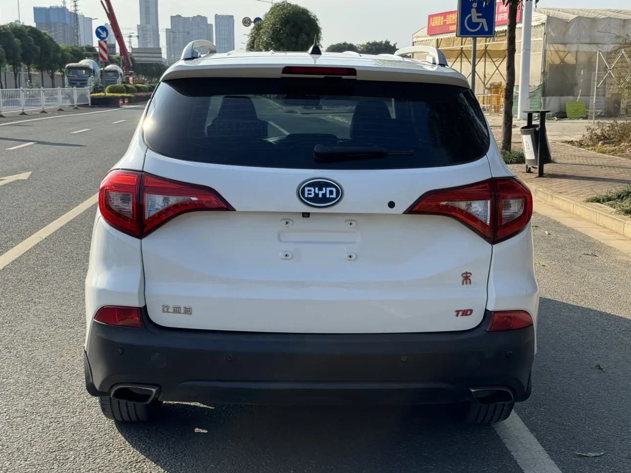 BYD Song  из Китая