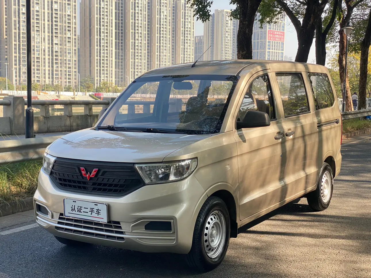Wuling Hongguang V  из Китая