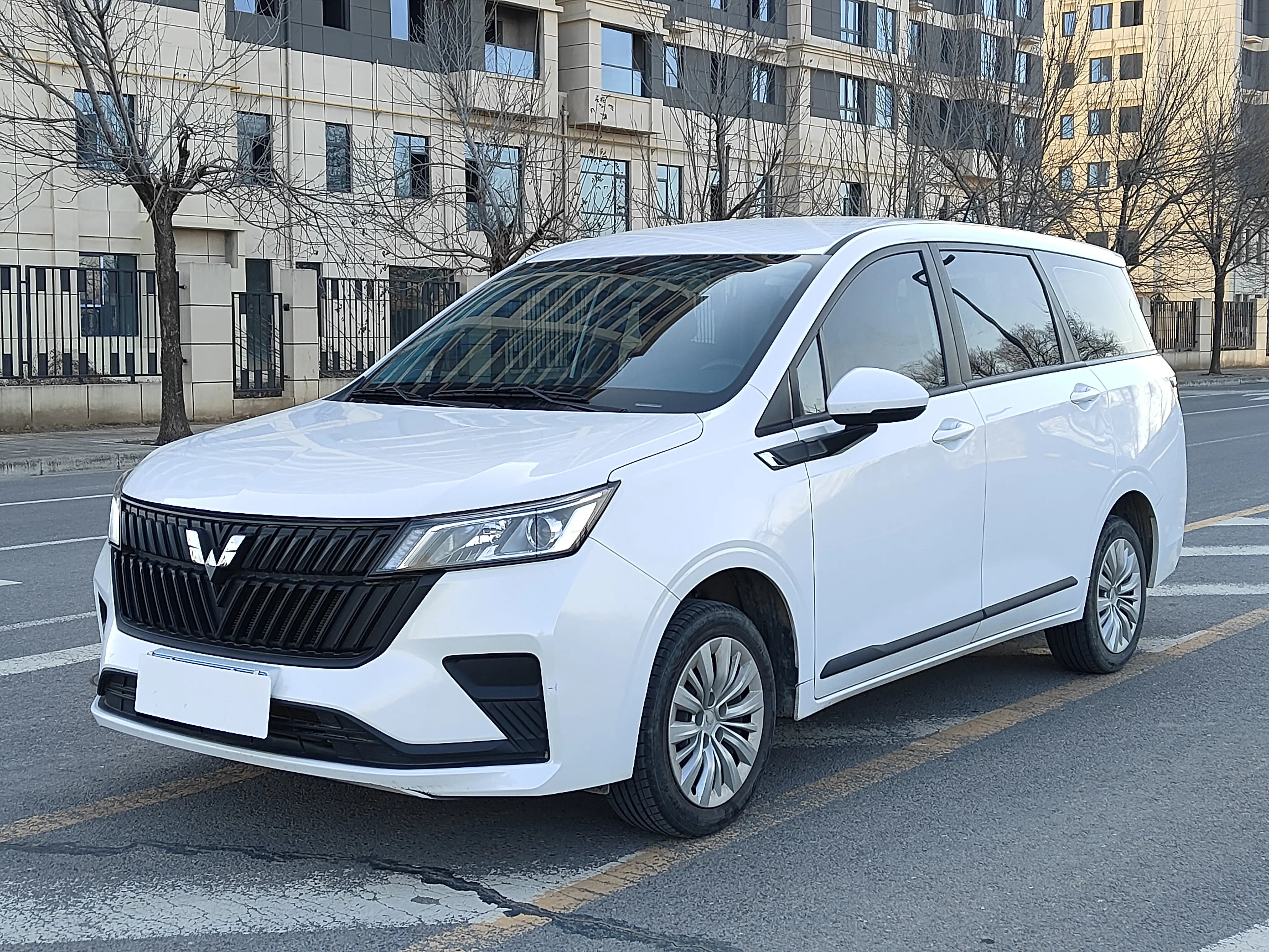 Wuling Jiachen  из Китая