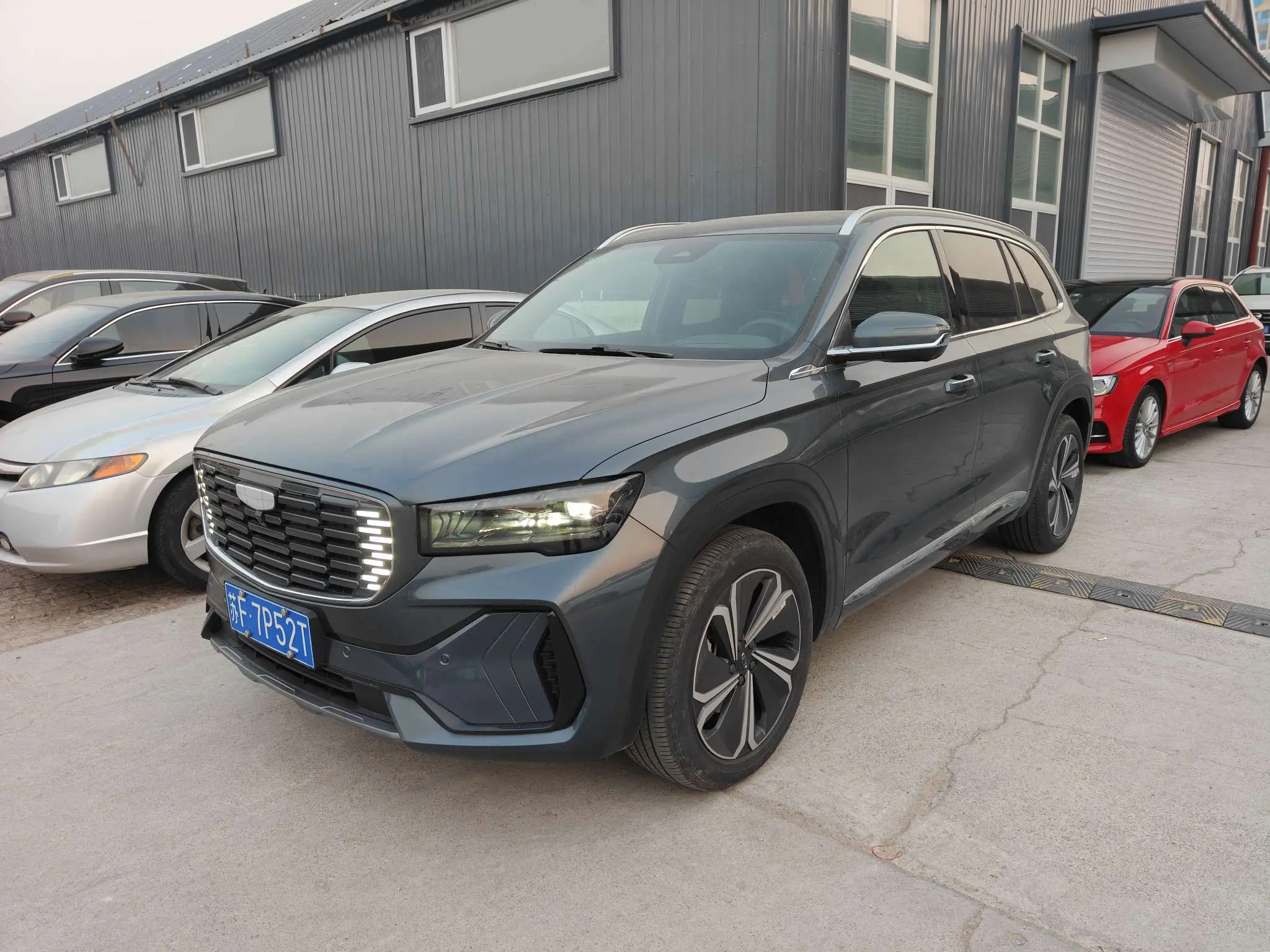 Geely Monjaro (Xingyue L)  из Китая